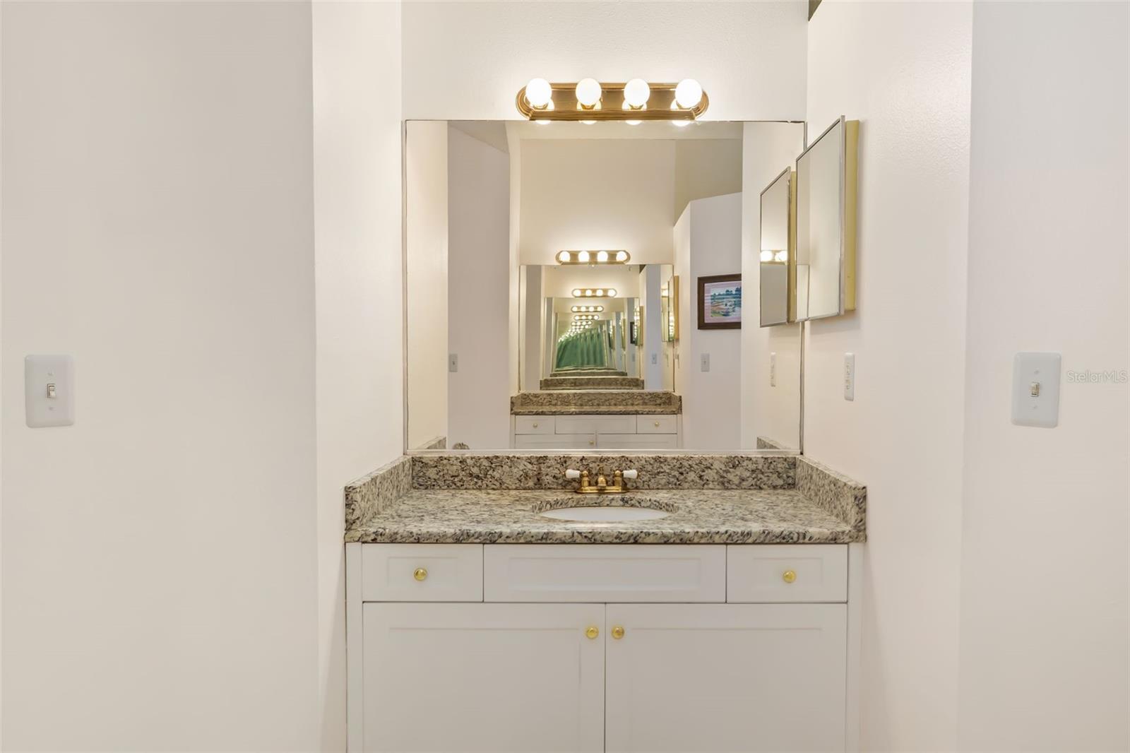 Image 31 of 64 For 8072 Glenbrooke Lane