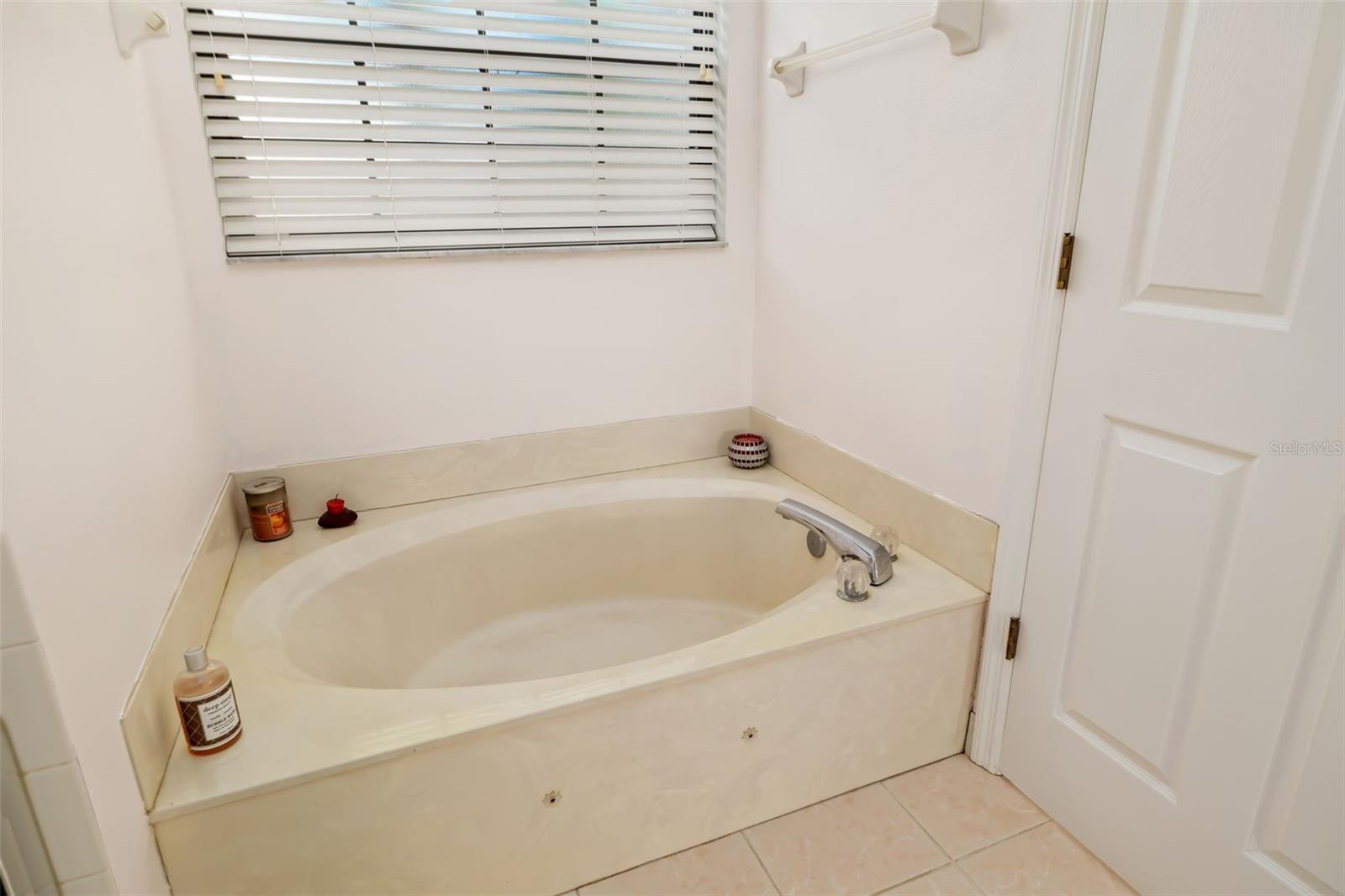 Image 32 of 64 For 8072 Glenbrooke Lane