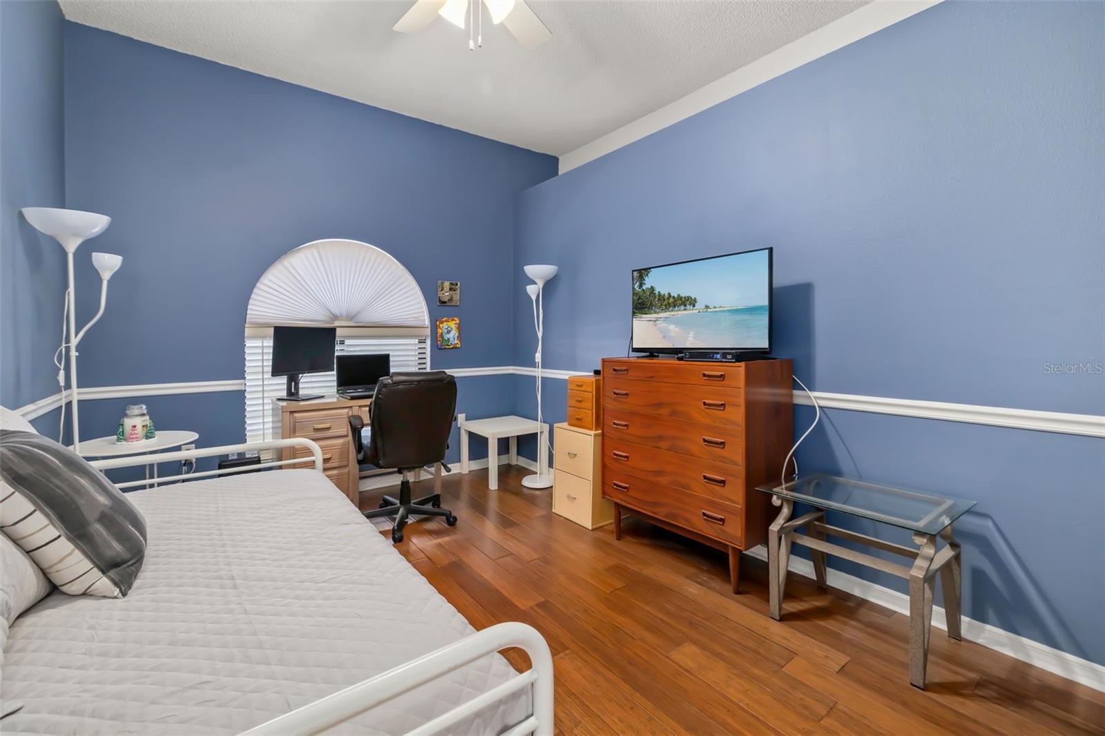 Image 41 of 64 For 8072 Glenbrooke Lane