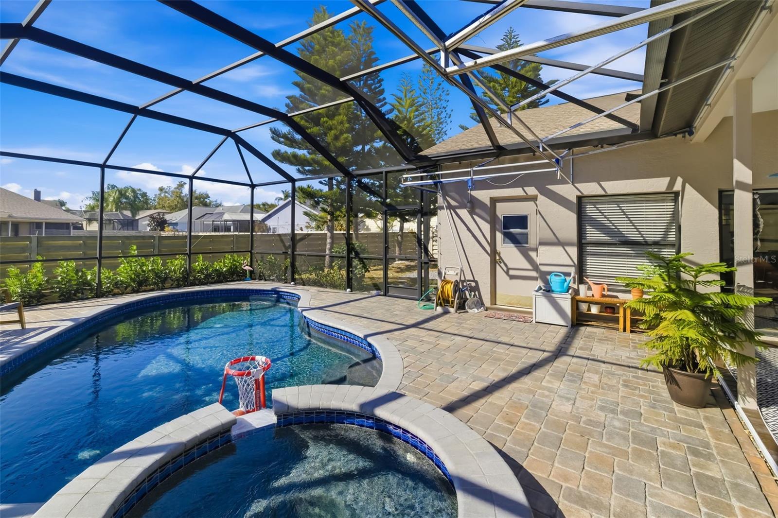 Image 9 of 64 For 8072 Glenbrooke Lane