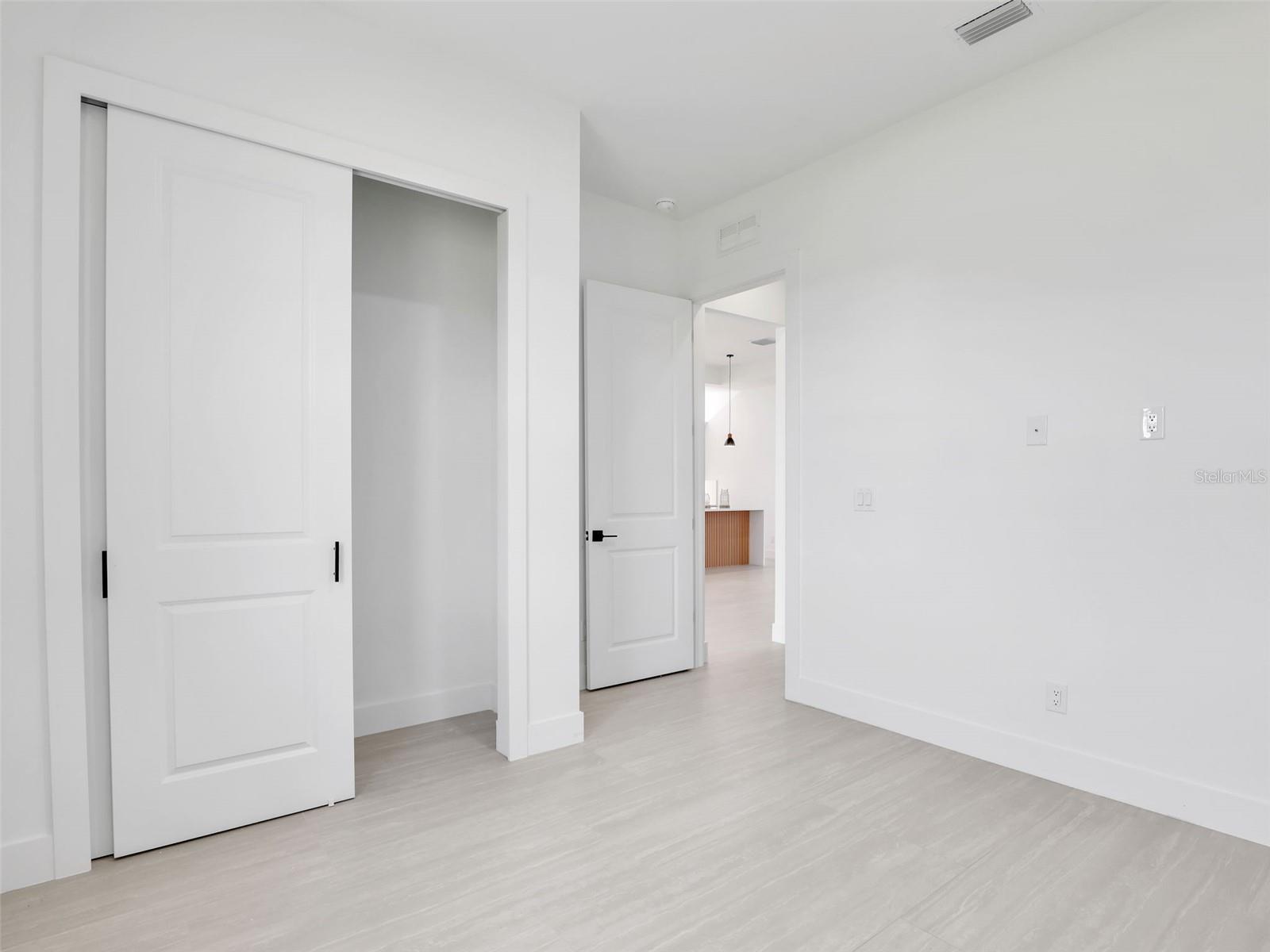 Image 26 of 41 For 405 14th Street