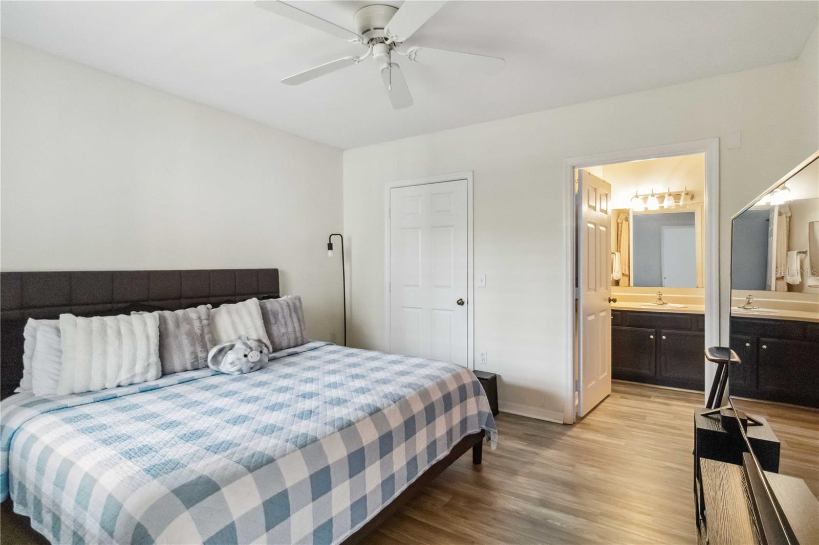 Image 17 of 40 For 1000 Villagio Circle 105