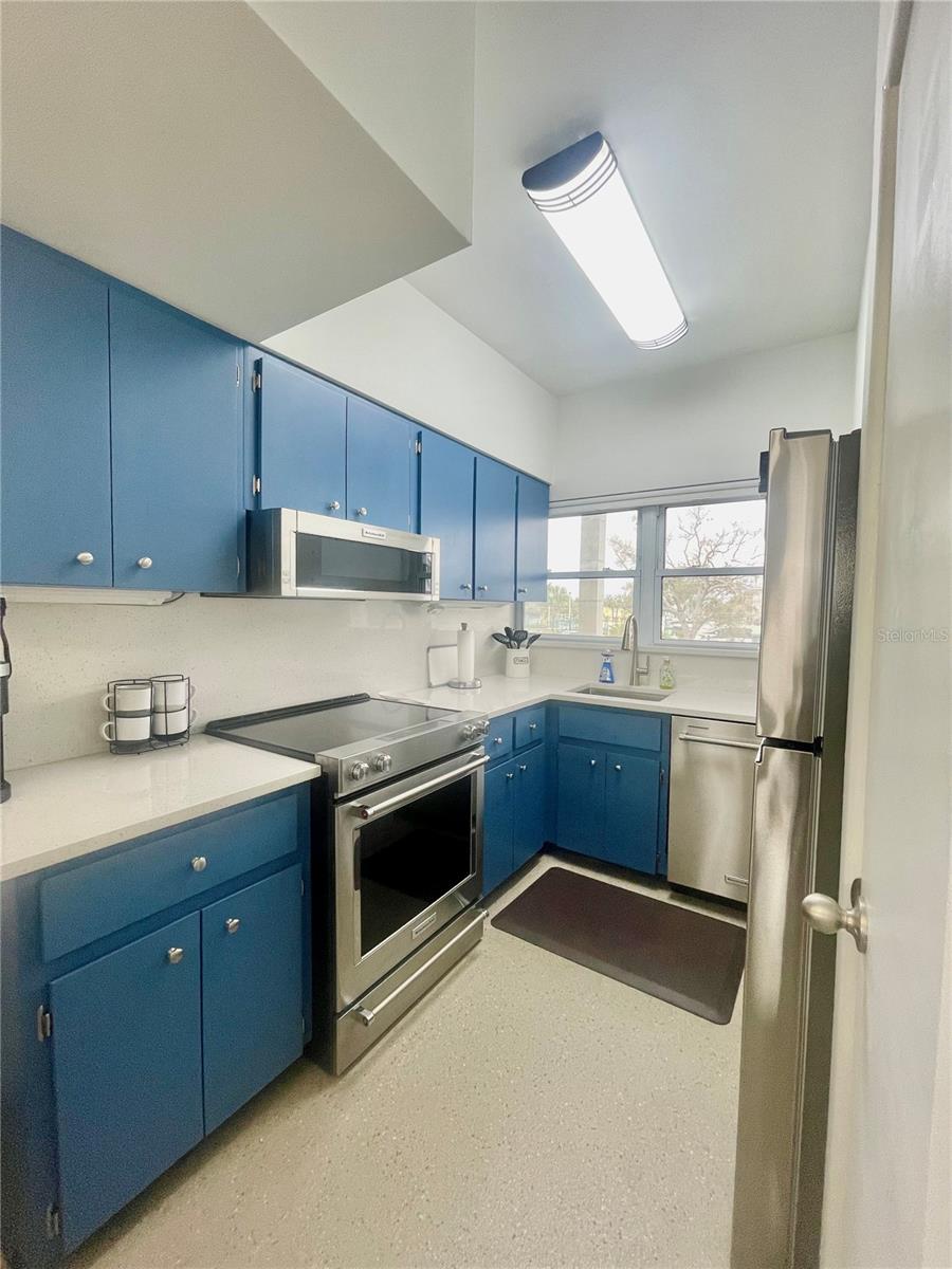 Image 7 of 24 For 7050 Sunset Way  19