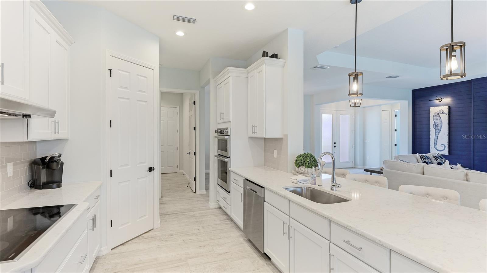 Listing photo id 5 for 8144 37th Avenue Circle W