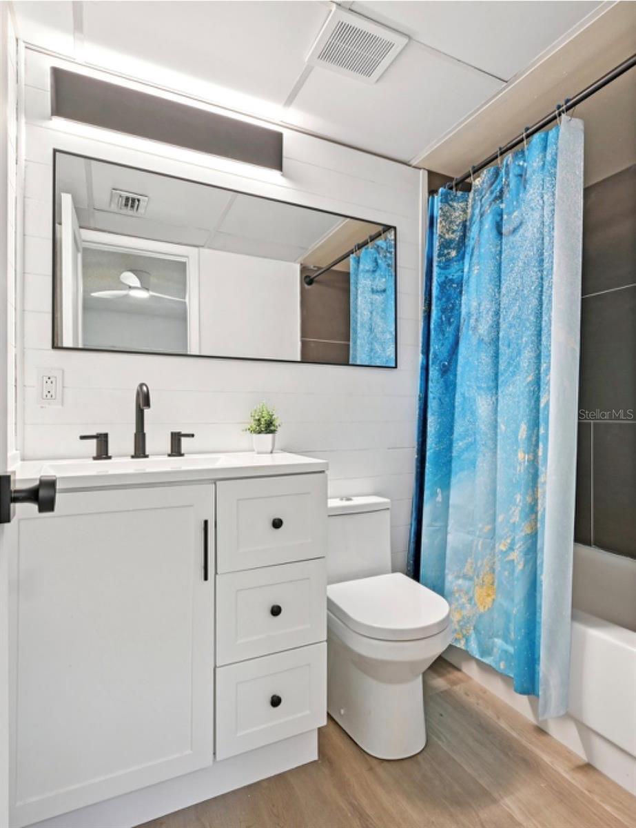 Listing photo id 11 for 2727 75th Street W 9a12