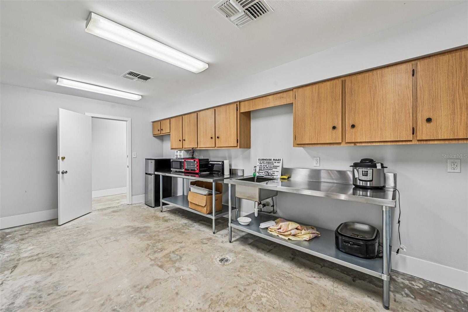 Listing photo id 23 for 2727 75th Street W 9a12