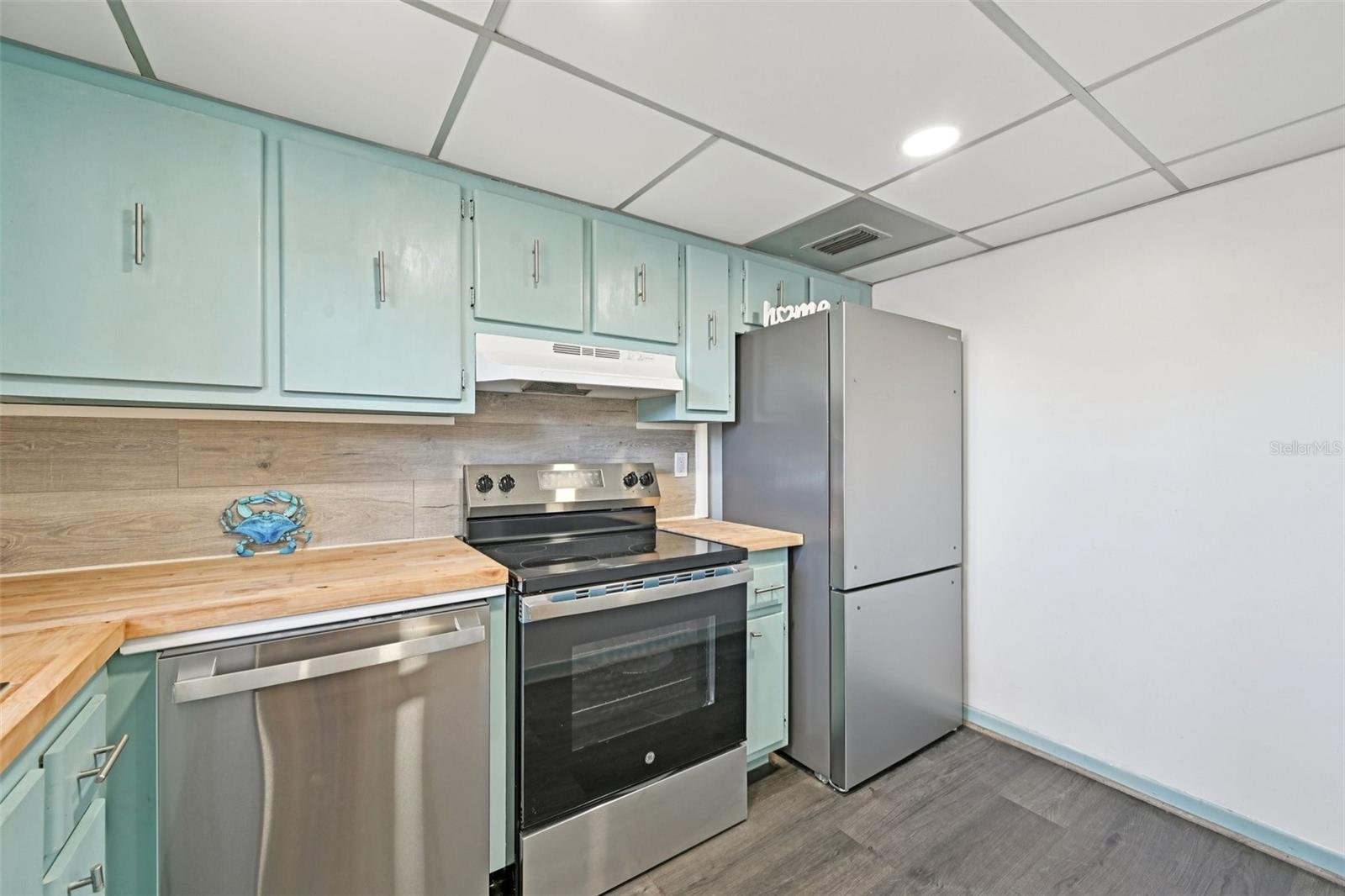 Listing photo id 5 for 2727 75th Street W 9a12