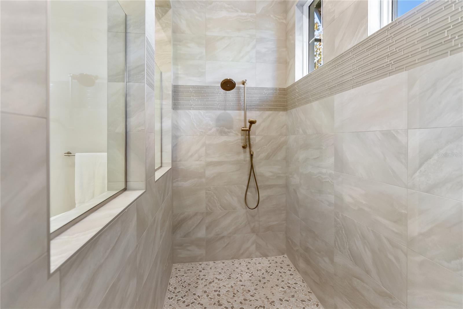 Image 16 of 92 For 17014 Clearlake Avenue