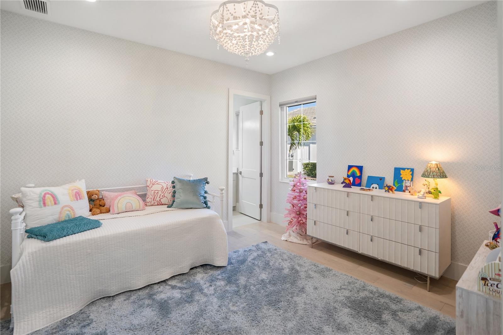 Image 22 of 92 For 17014 Clearlake Avenue