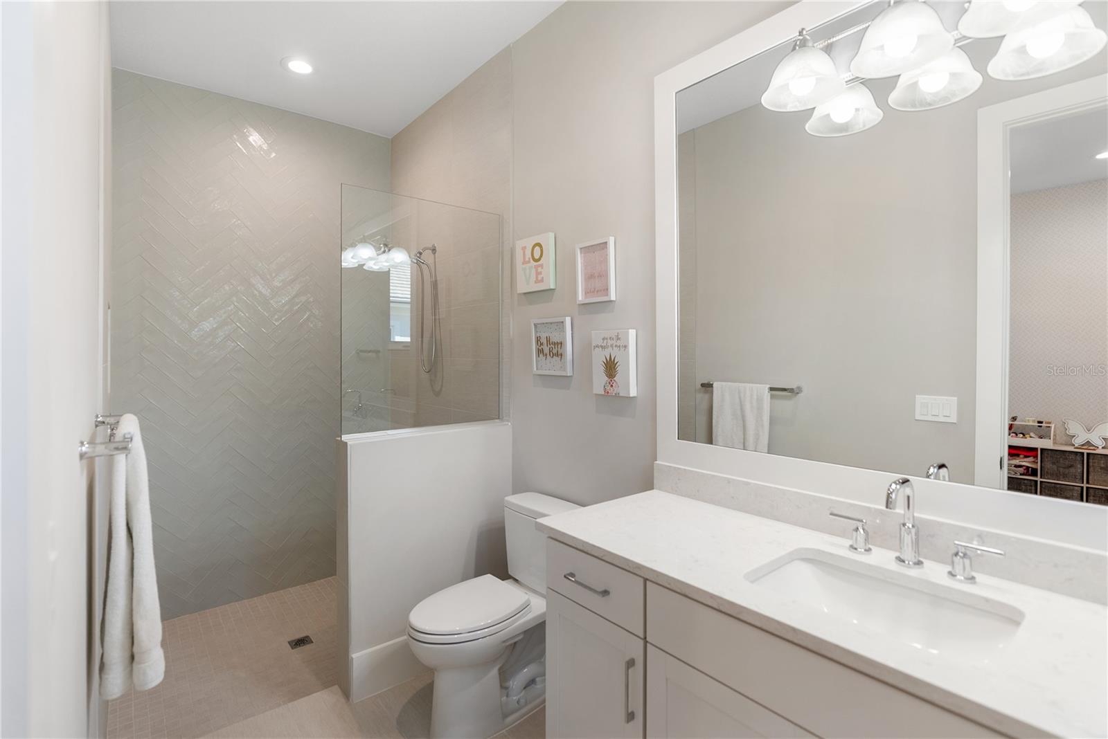 Image 23 of 92 For 17014 Clearlake Avenue