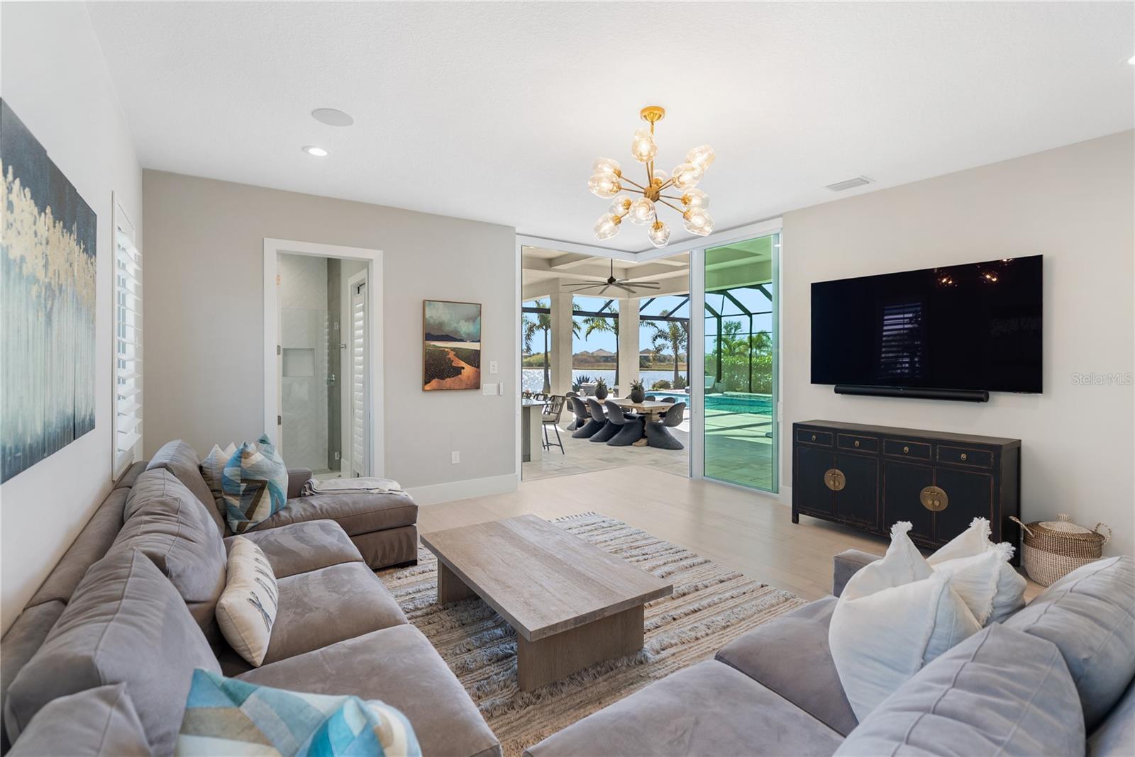 Image 27 of 92 For 17014 Clearlake Avenue