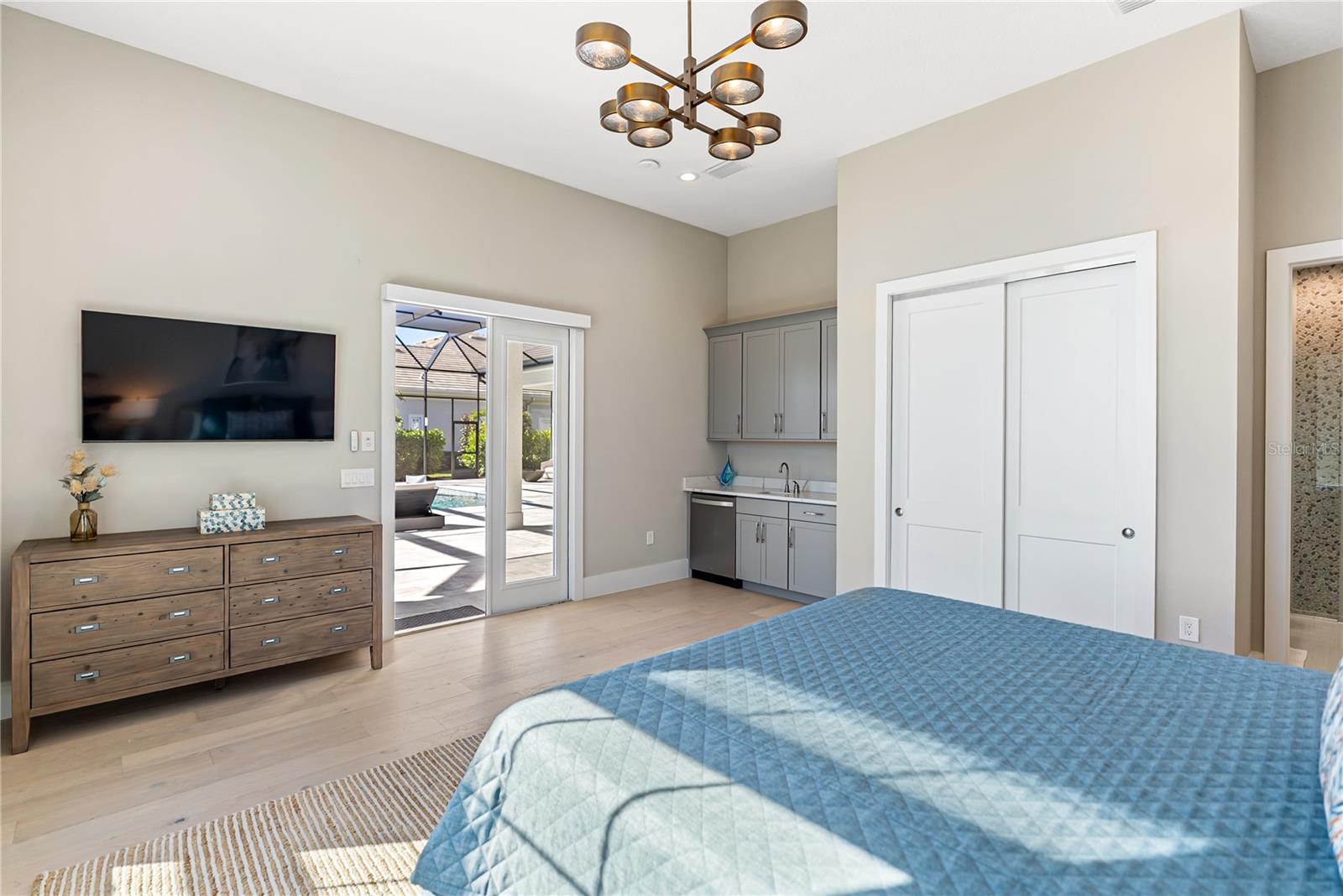 Image 53 of 92 For 17014 Clearlake Avenue