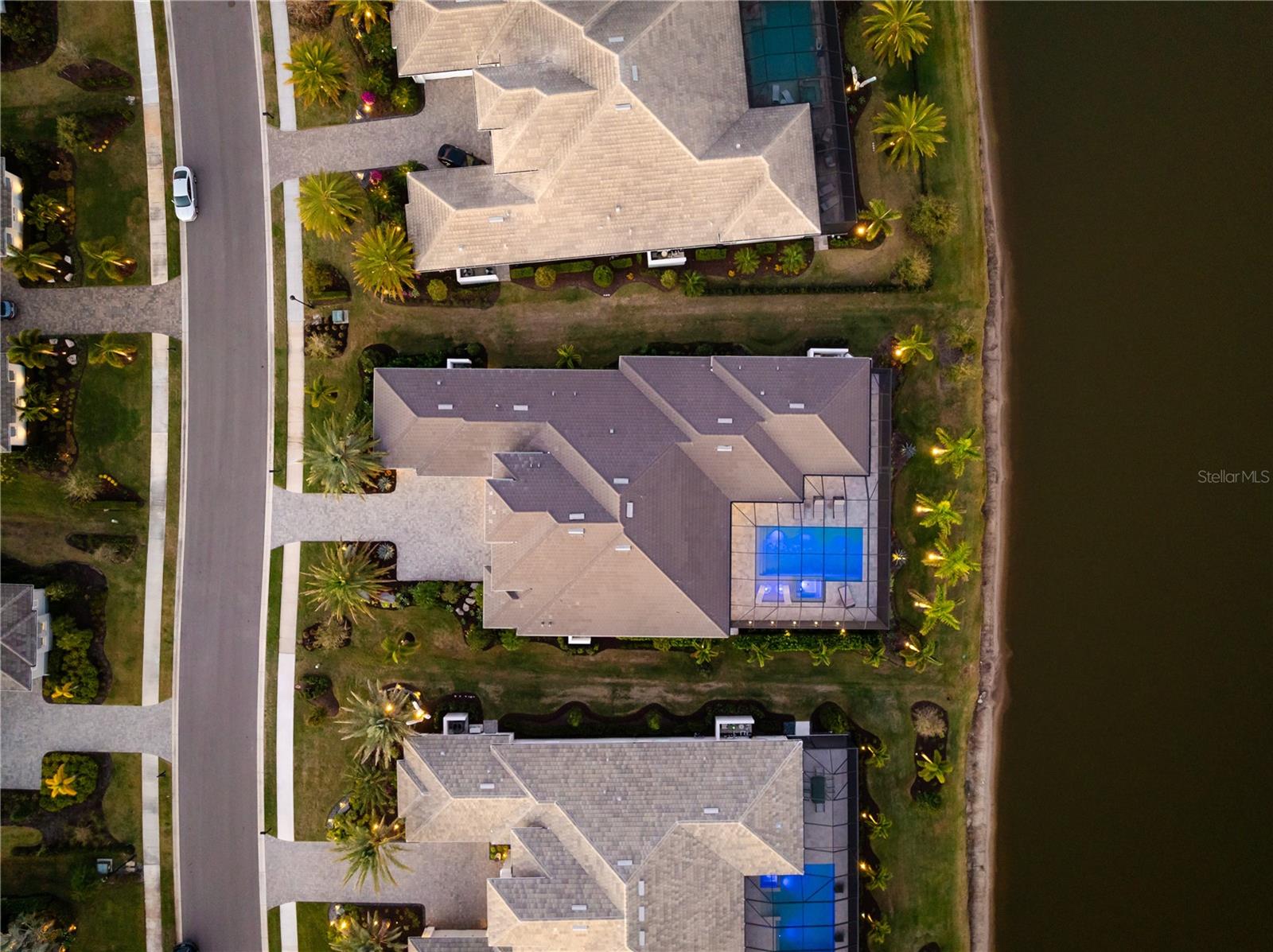 Image 71 of 92 For 17014 Clearlake Avenue