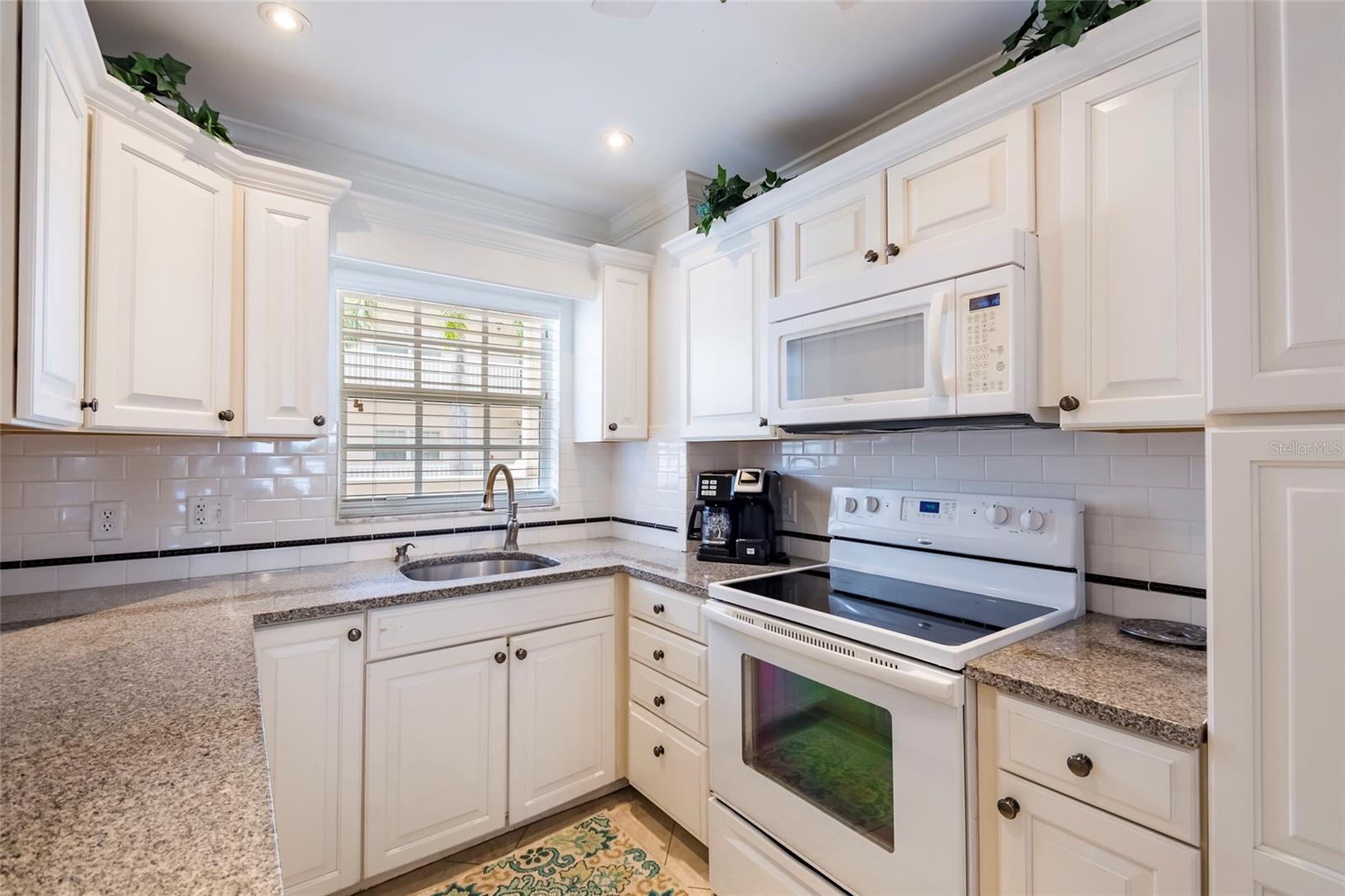 Image 10 of 46 For 5968 Midnight Pass Road 158