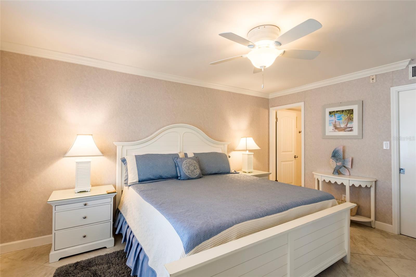 Image 20 of 46 For 5968 Midnight Pass Road 158