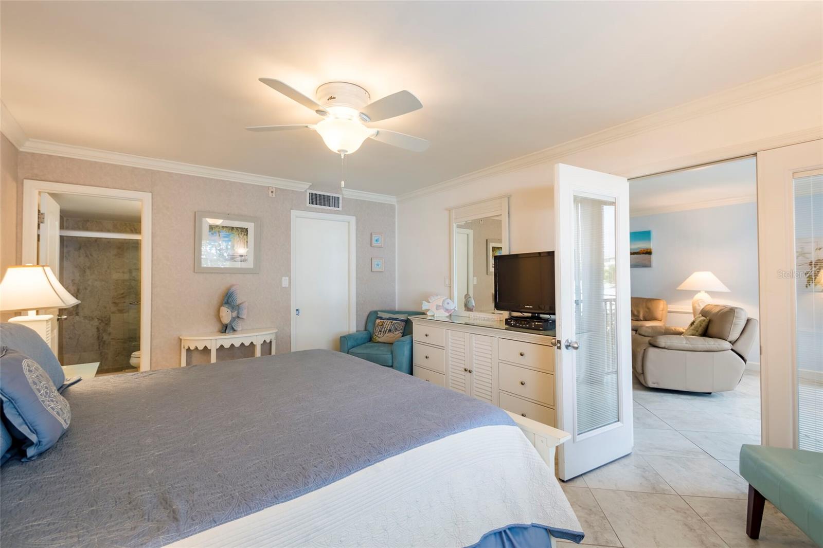 Image 21 of 46 For 5968 Midnight Pass Road 158