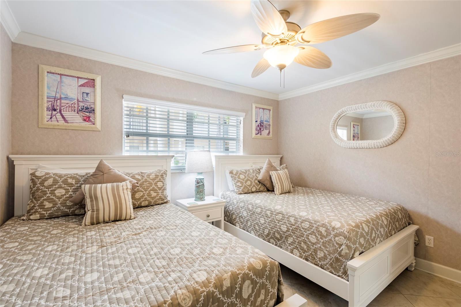 Image 24 of 46 For 5968 Midnight Pass Road 158