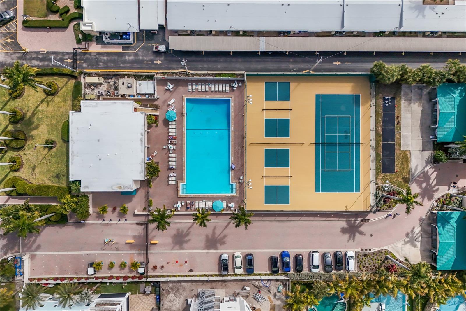 Image 28 of 46 For 5968 Midnight Pass Road 158