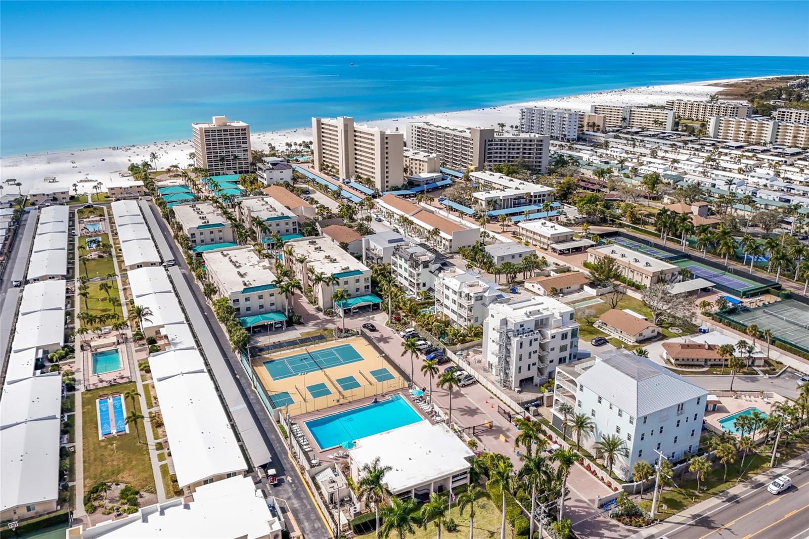 Image 29 of 46 For 5968 Midnight Pass Road 158