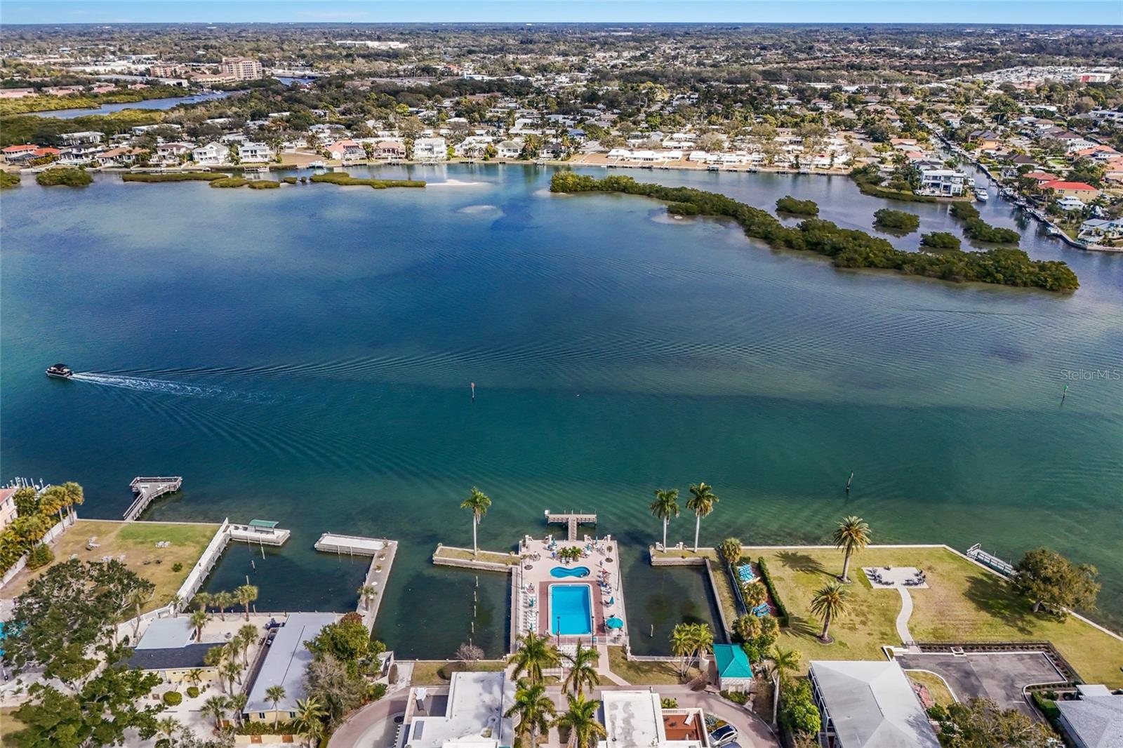 Image 31 of 46 For 5968 Midnight Pass Road 158