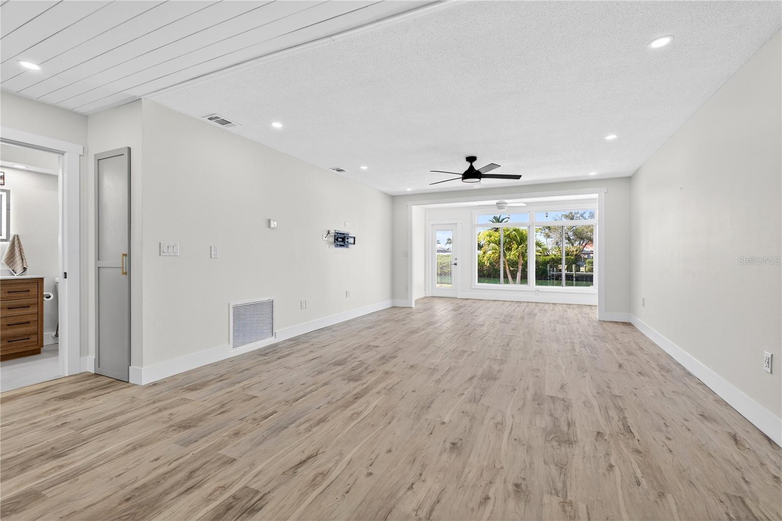 Image 18 of 58 For 620 Fair Winds Drive 620