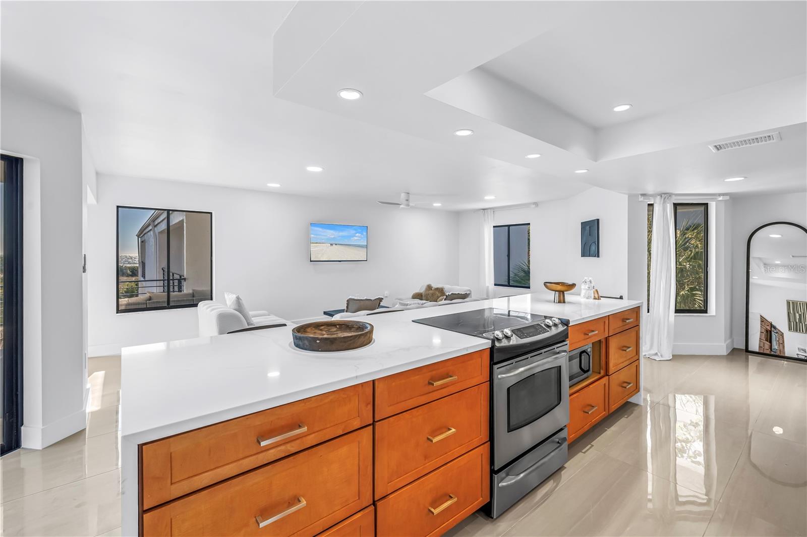 Image 10 of 64 For 450 Beach Road 4