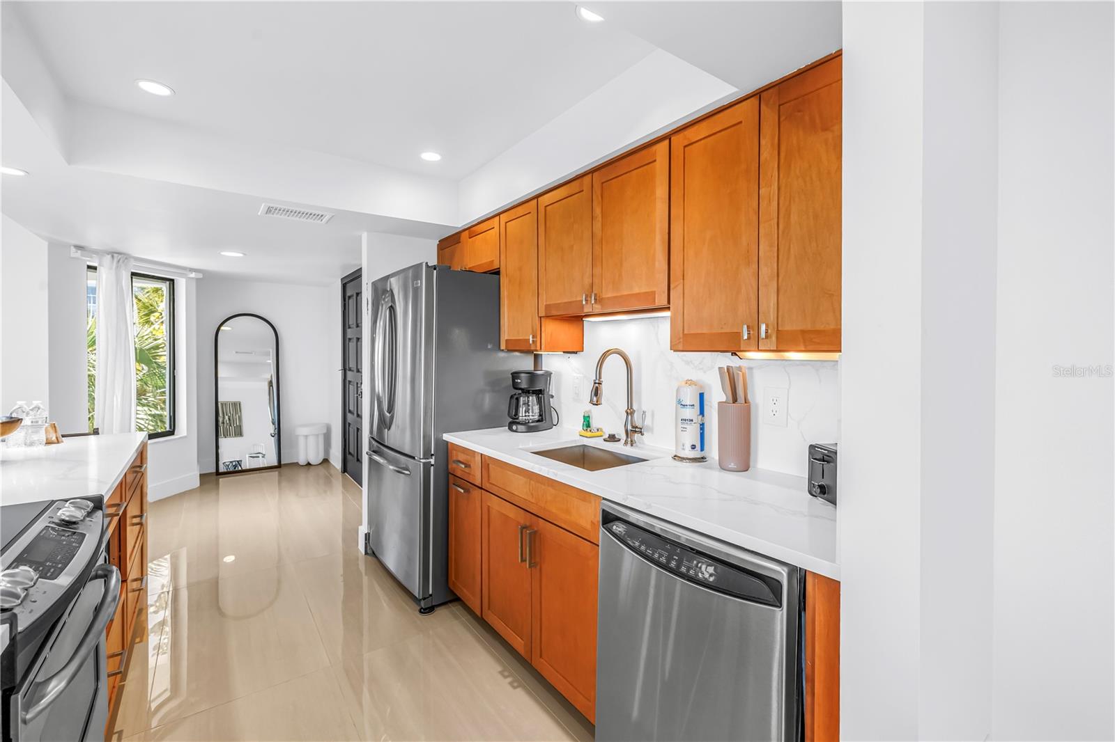 Image 11 of 64 For 450 Beach Road 4