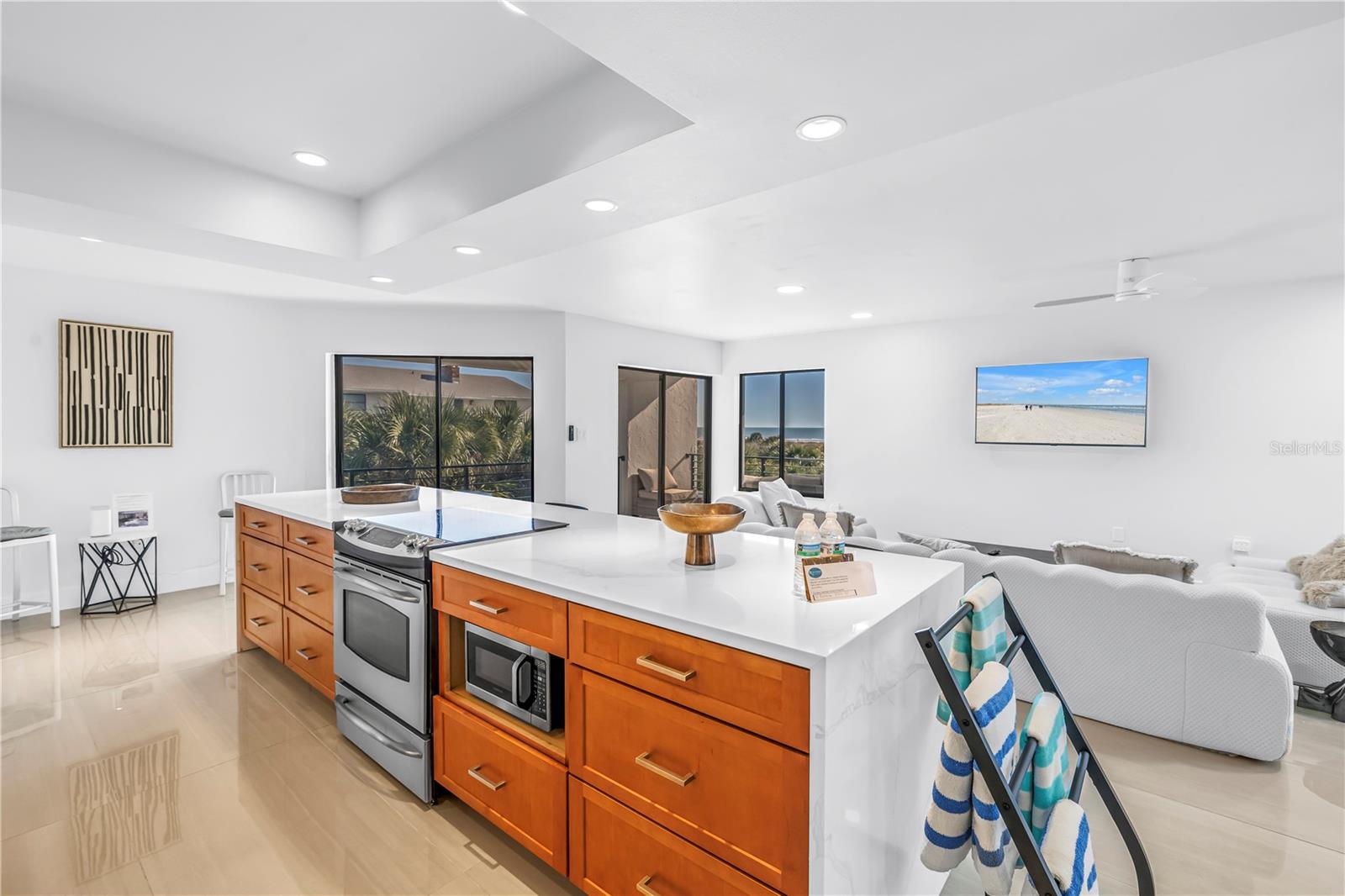 Image 12 of 64 For 450 Beach Road 4