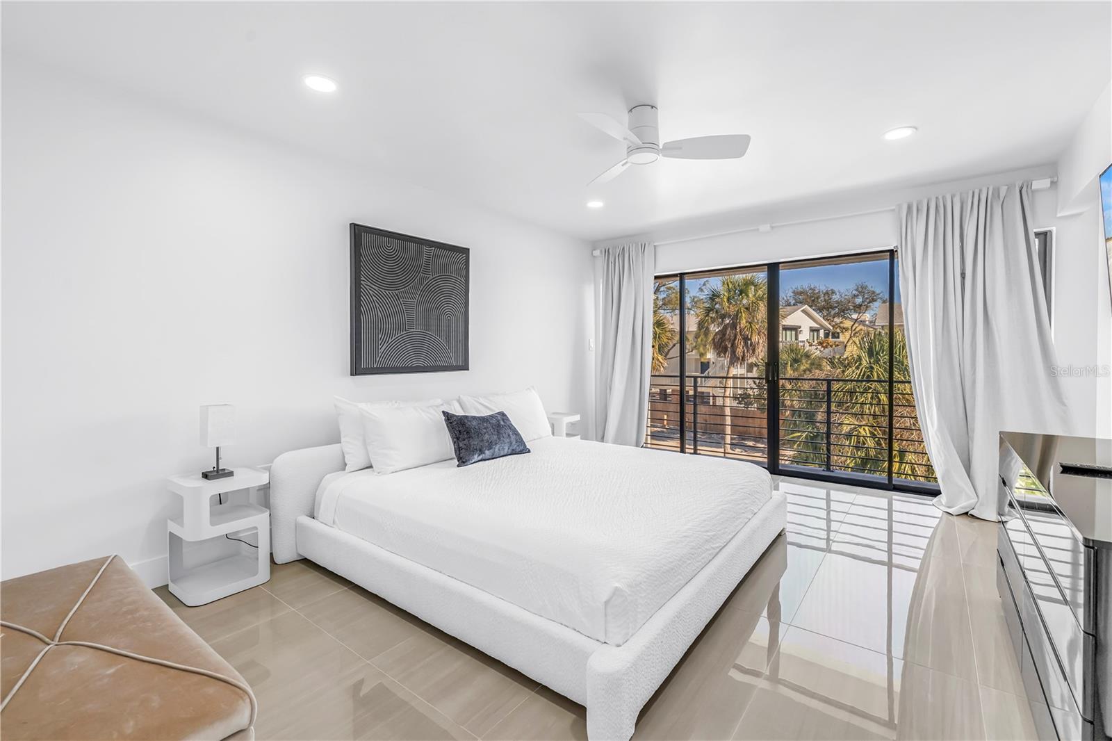 Image 20 of 64 For 450 Beach Road 4