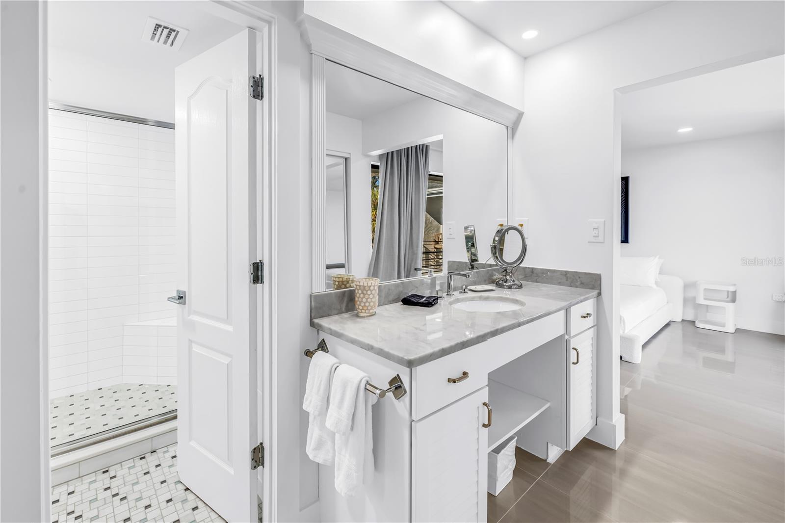 Image 23 of 64 For 450 Beach Road 4