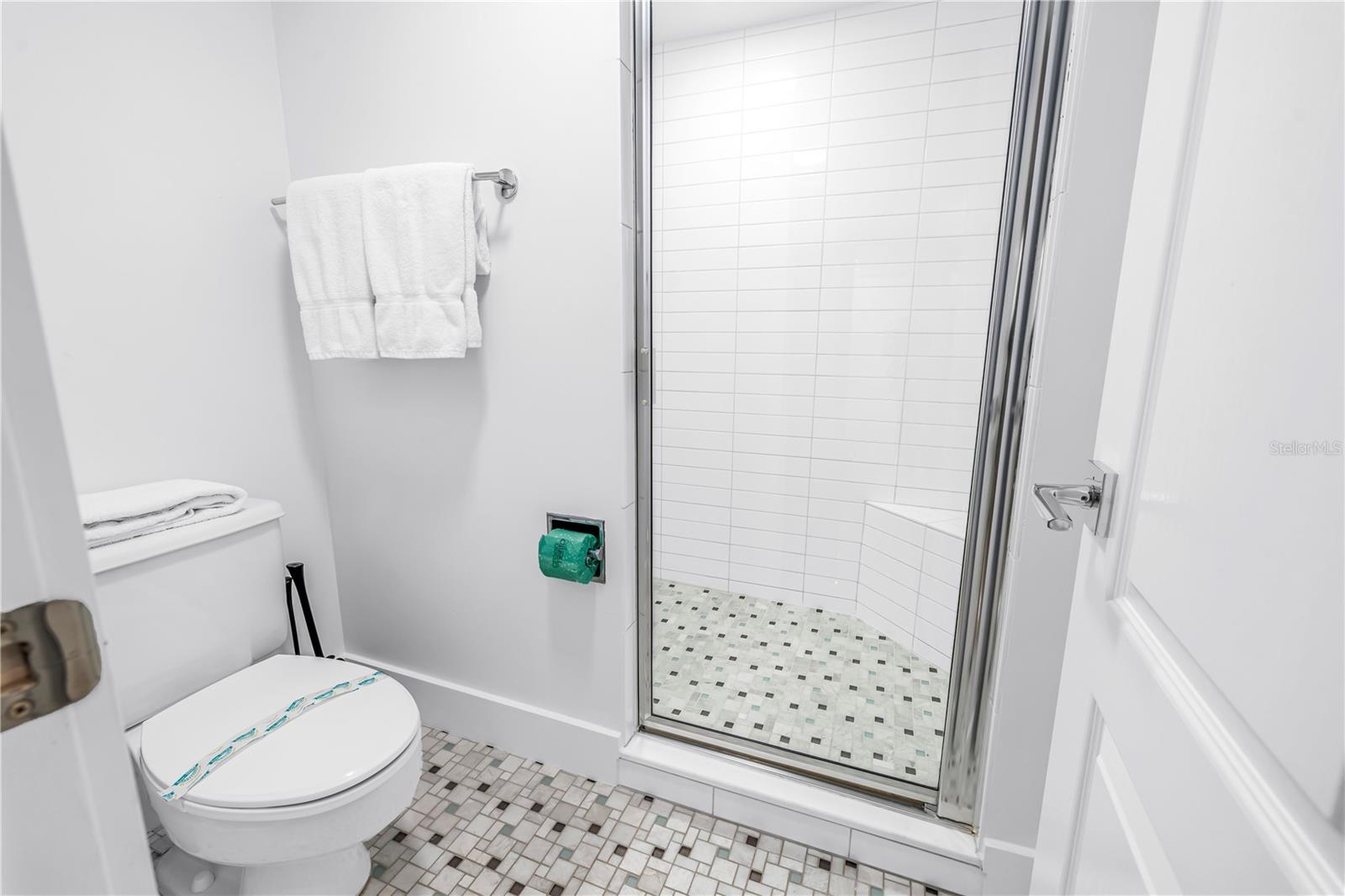 Image 26 of 64 For 450 Beach Road 4