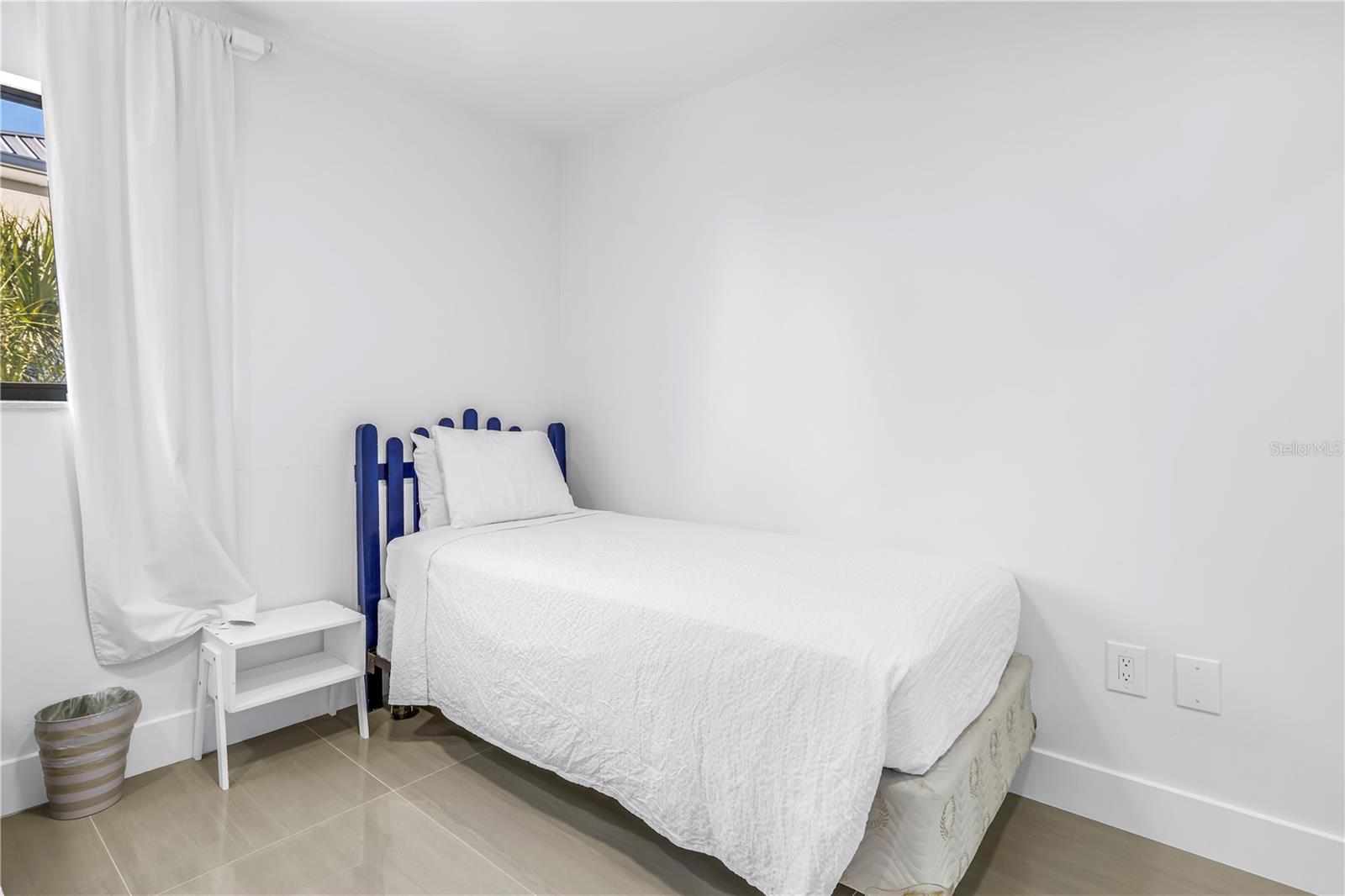 Image 27 of 64 For 450 Beach Road 4