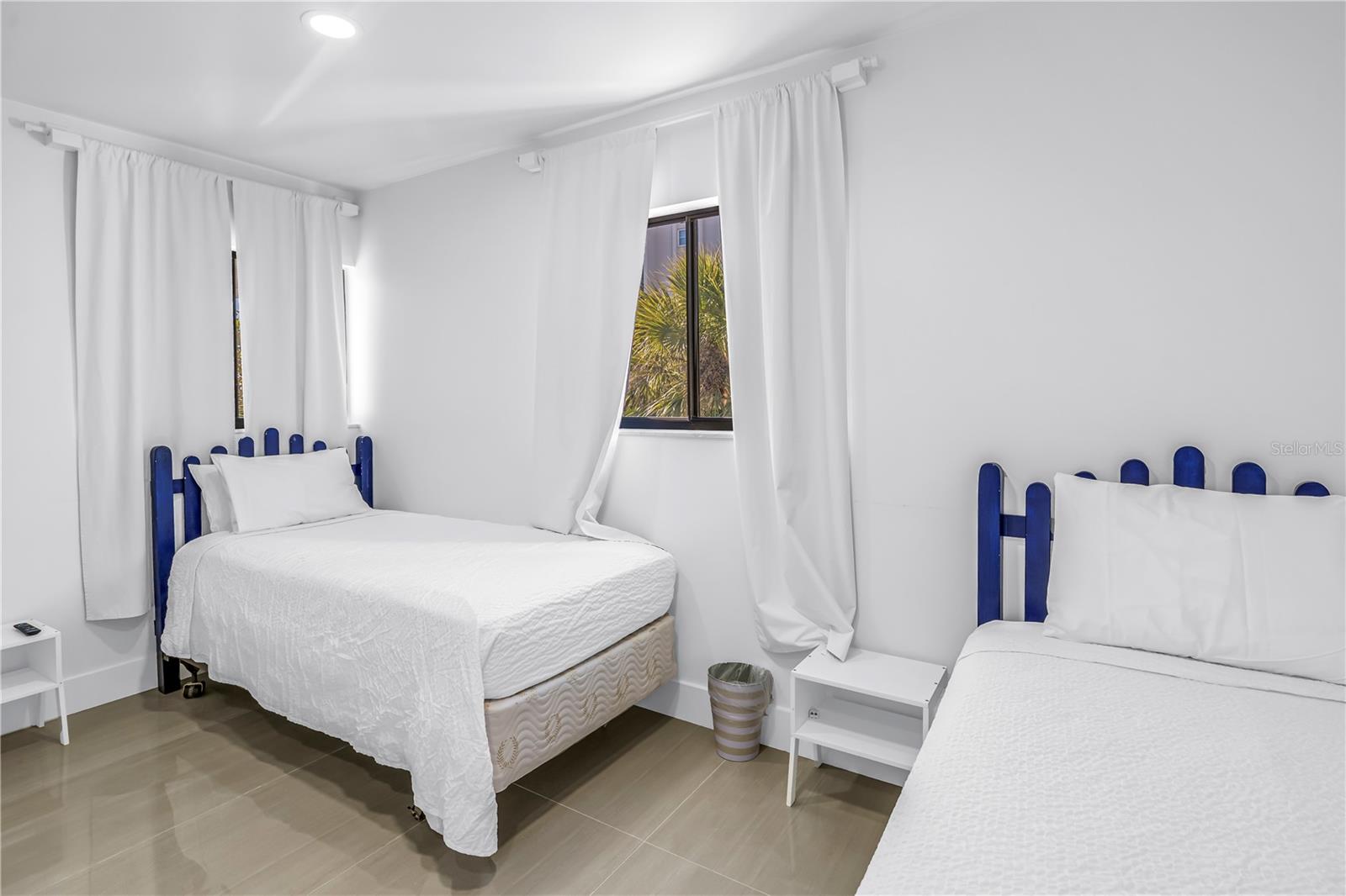 Image 28 of 64 For 450 Beach Road 4