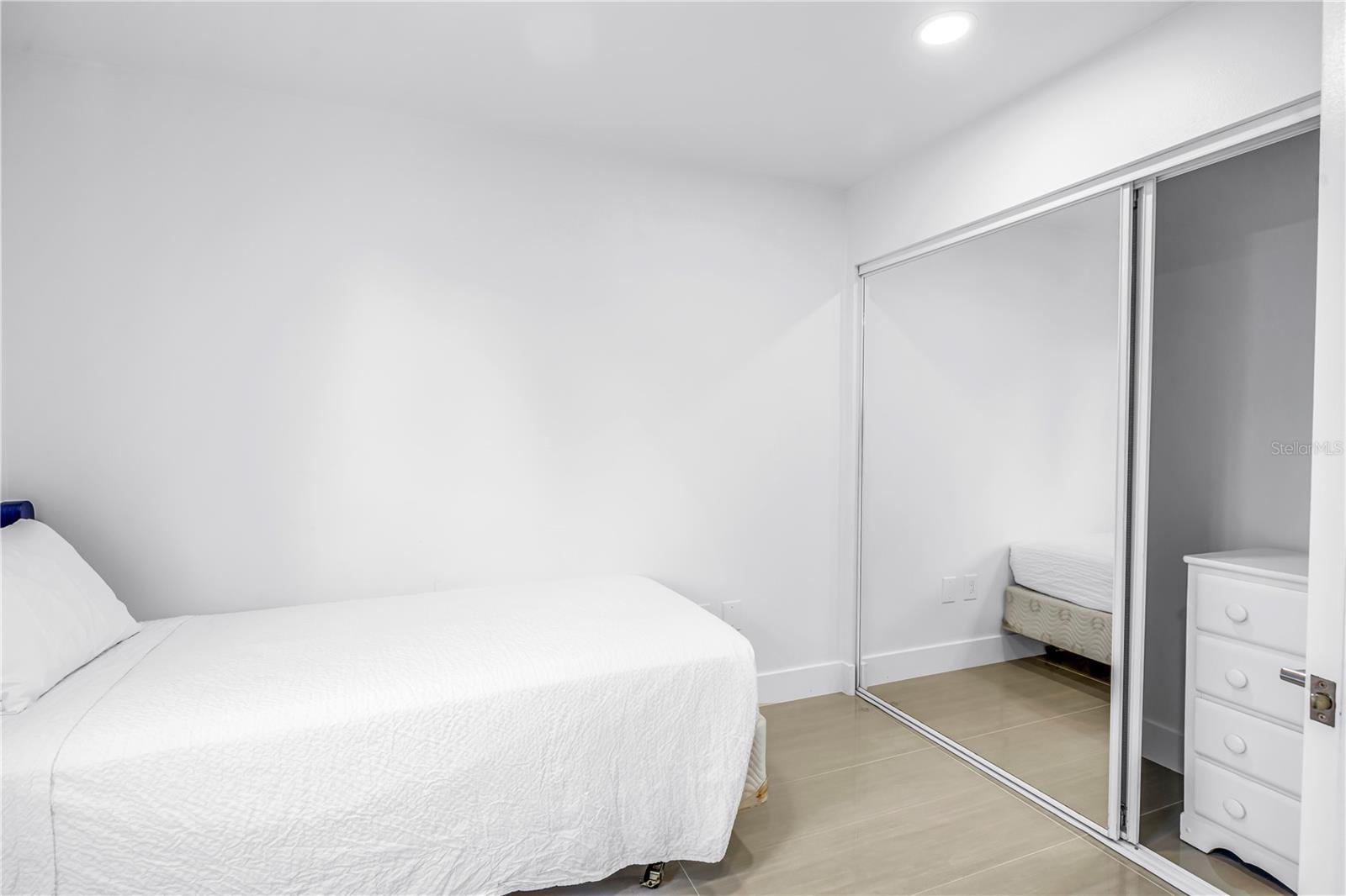 Image 29 of 64 For 450 Beach Road 4