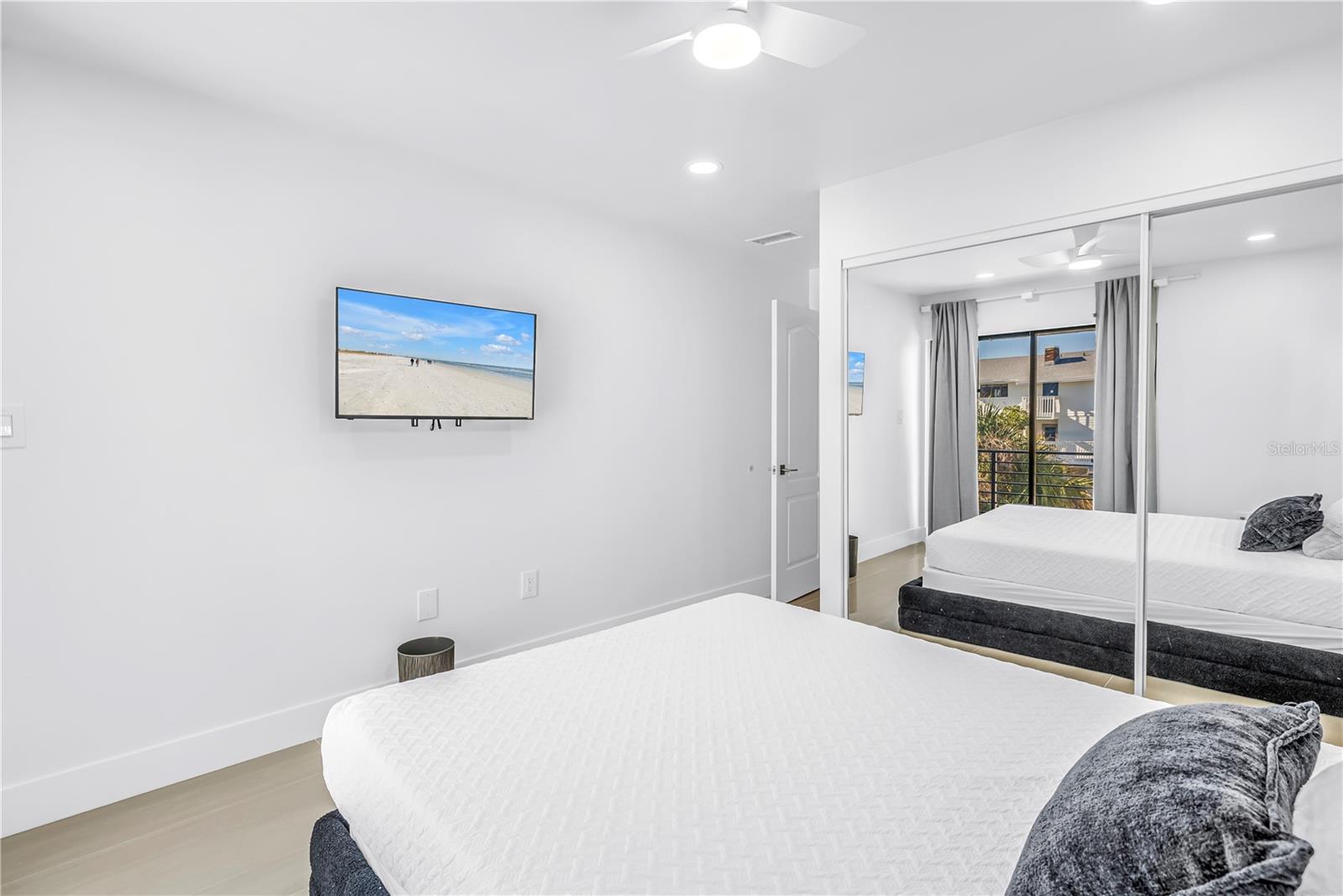 Image 31 of 64 For 450 Beach Road 4