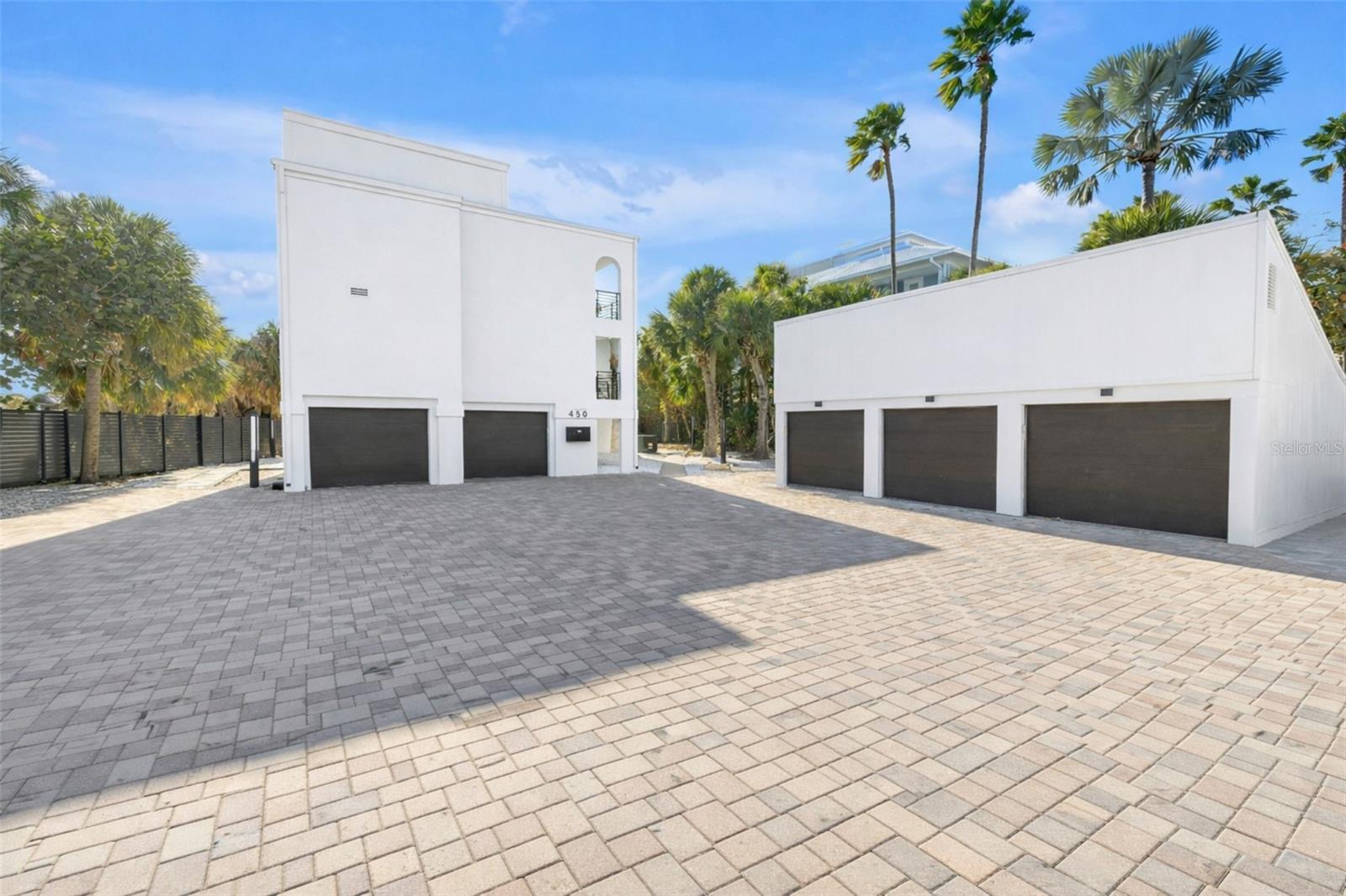 Image 4 of 64 For 450 Beach Road 4