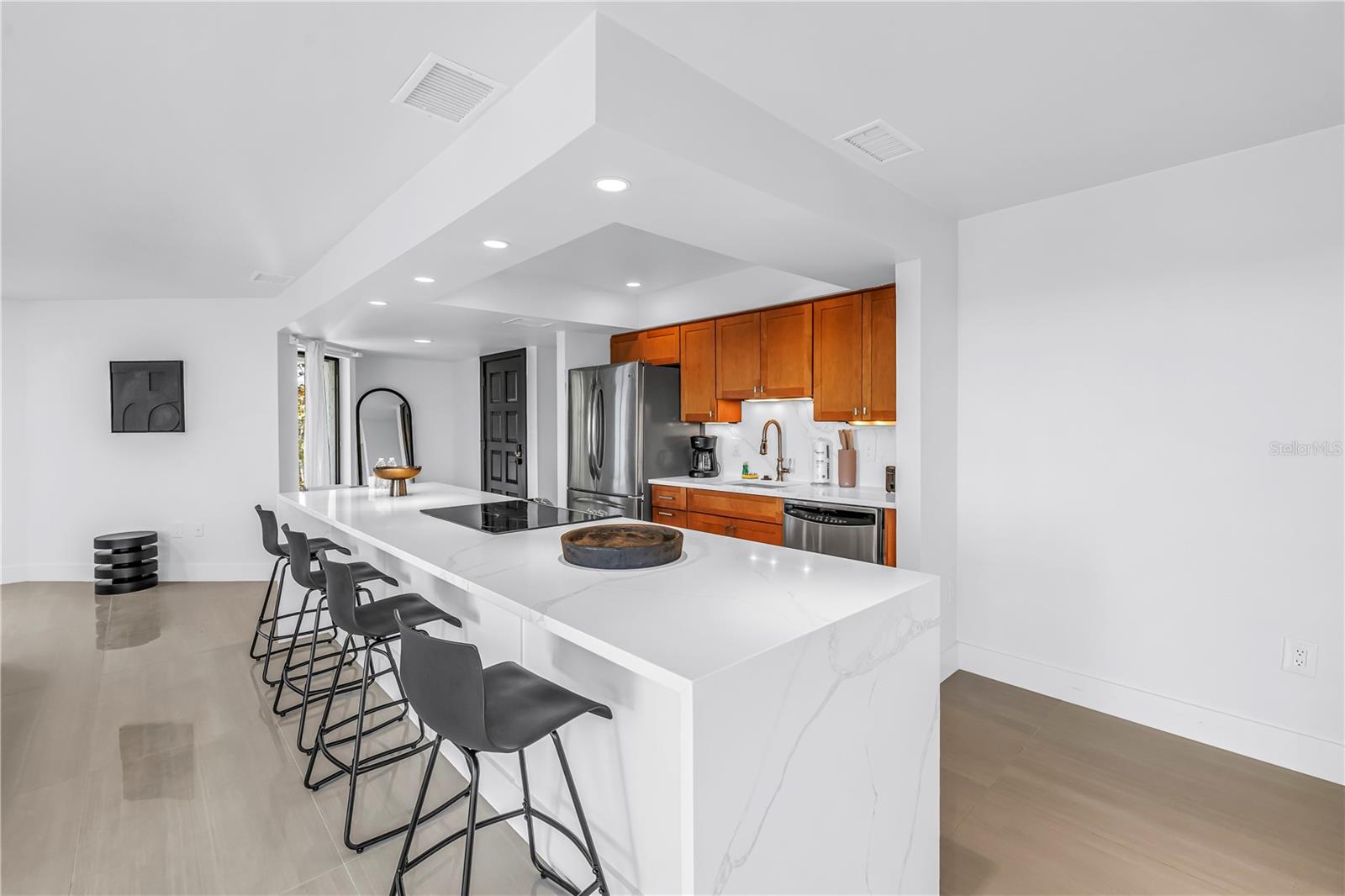 Image 7 of 64 For 450 Beach Road 4