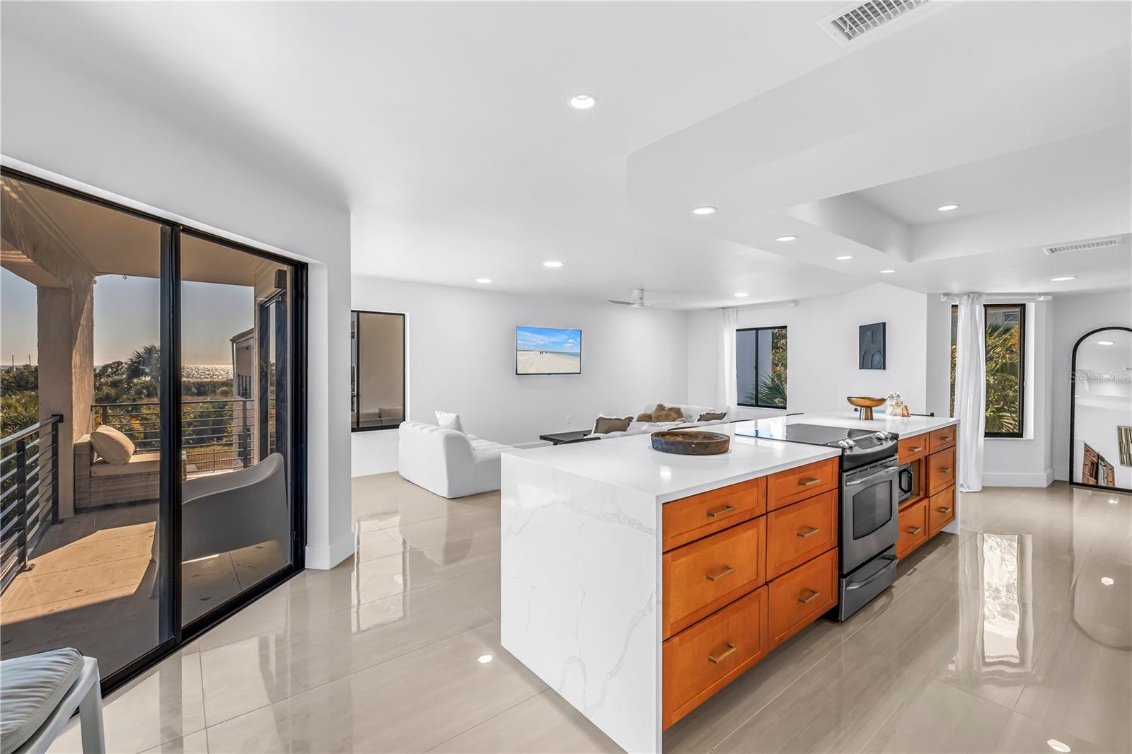 Image 9 of 64 For 450 Beach Road 4