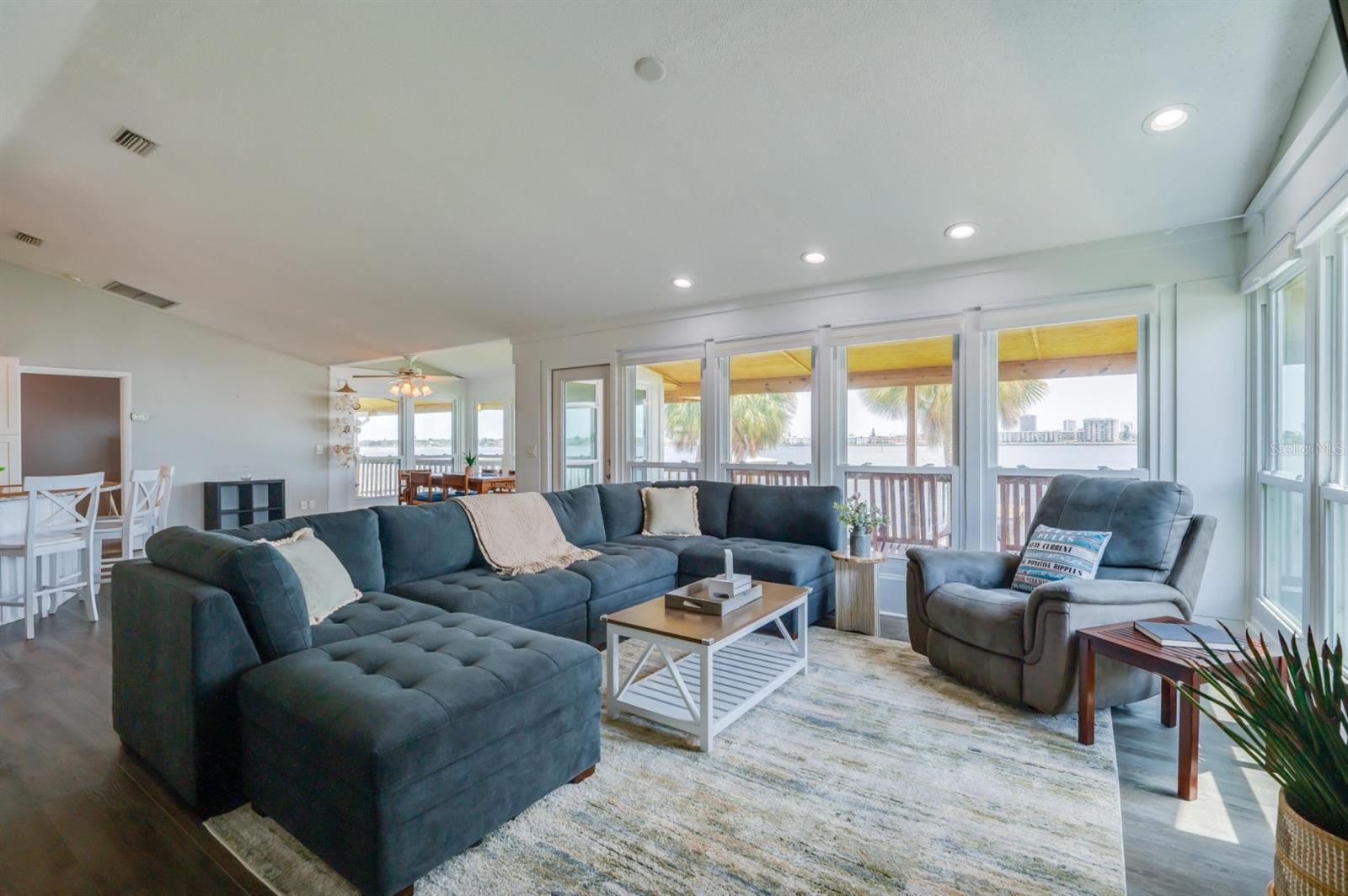 Image 11 of 26 For 1633 Riverside Drive