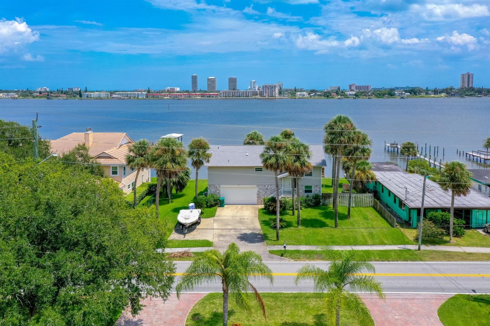 Image 2 of 26 For 1633 Riverside Drive