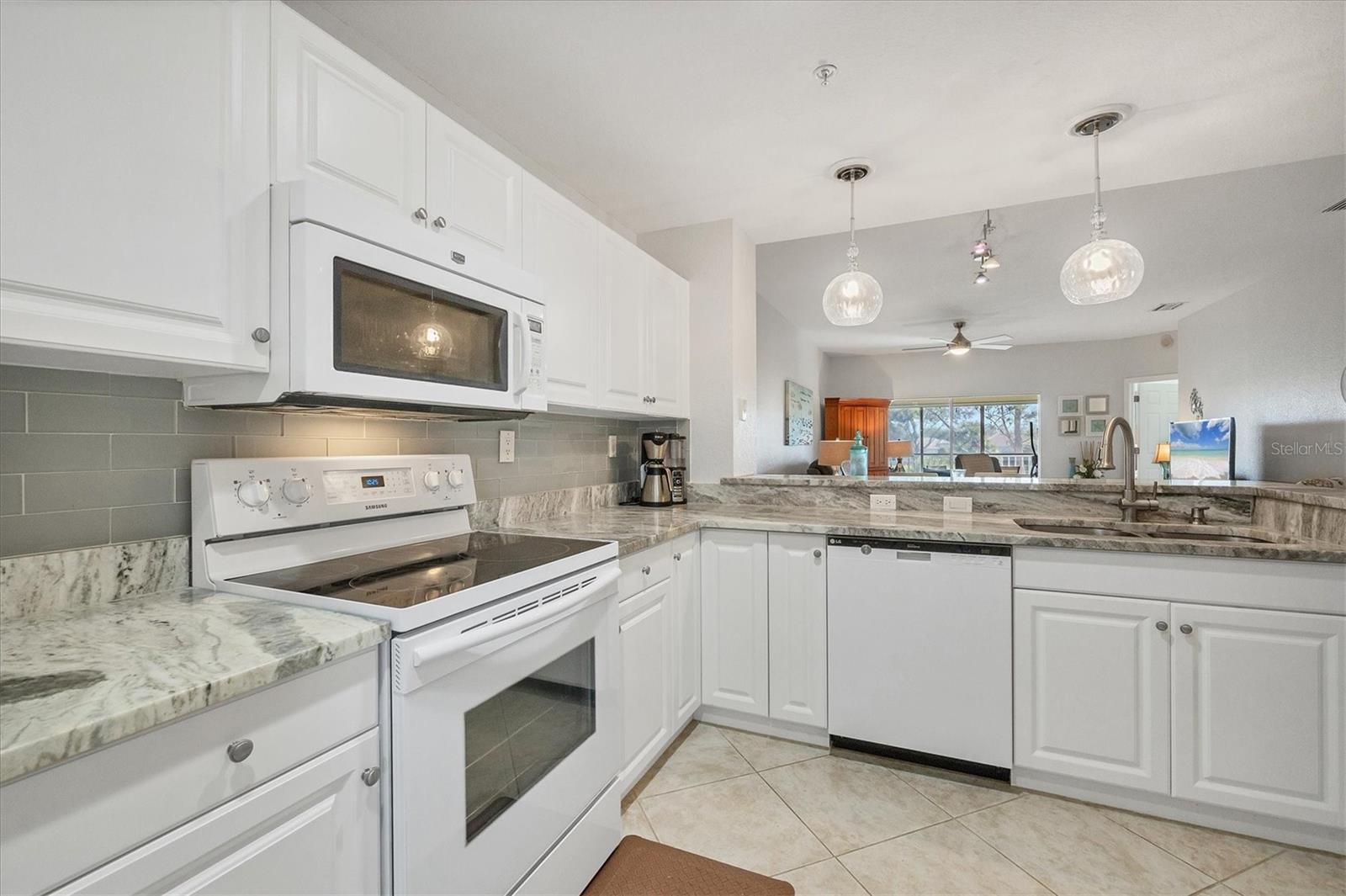 Image 15 of 50 For 6342 Grand Oak Circle 204