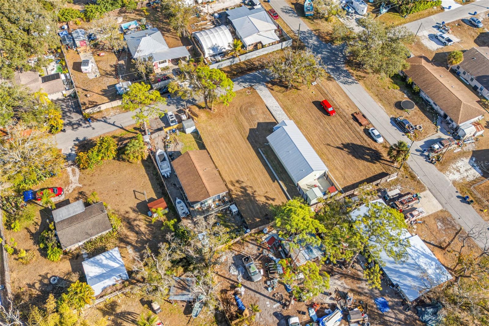 Image 13 of 18 For  Hand Avenue 