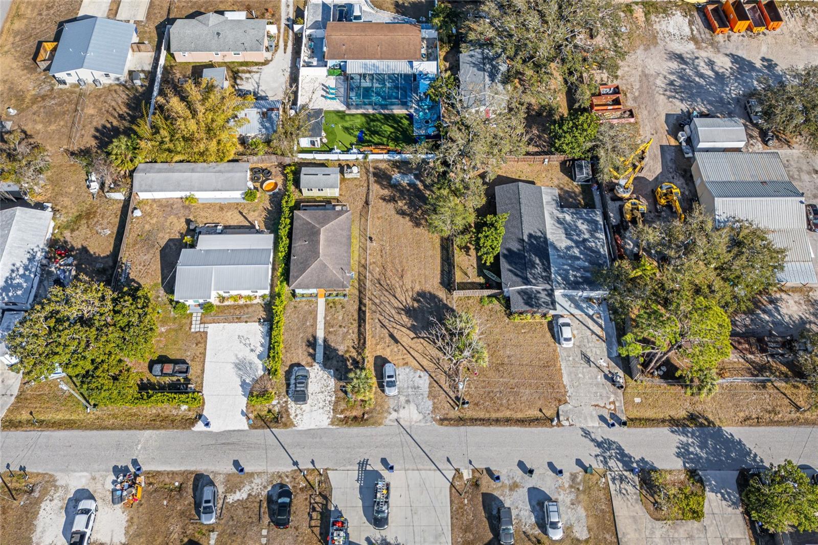 Image 11 of 18 For  Hand Avenue 