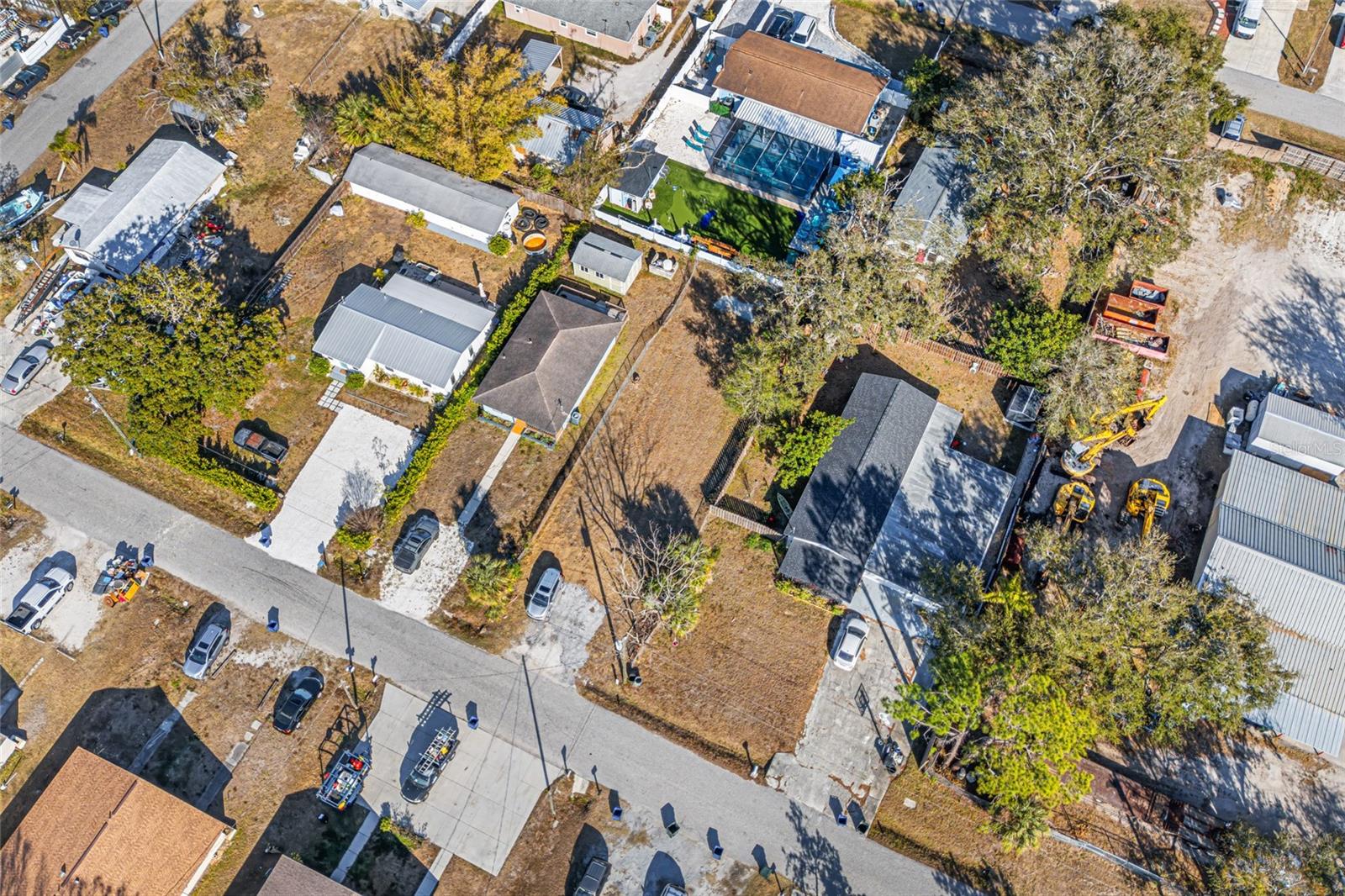 Image 12 of 18 For  Hand Avenue 