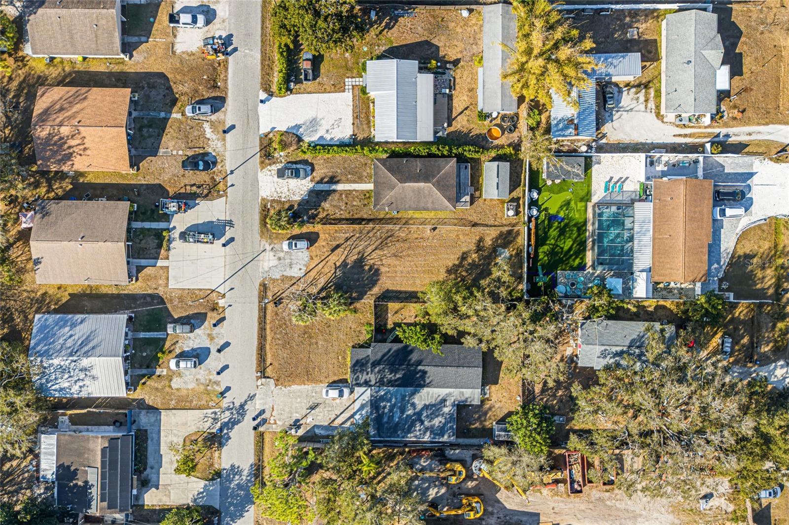 Image 17 of 18 For  Hand Avenue 