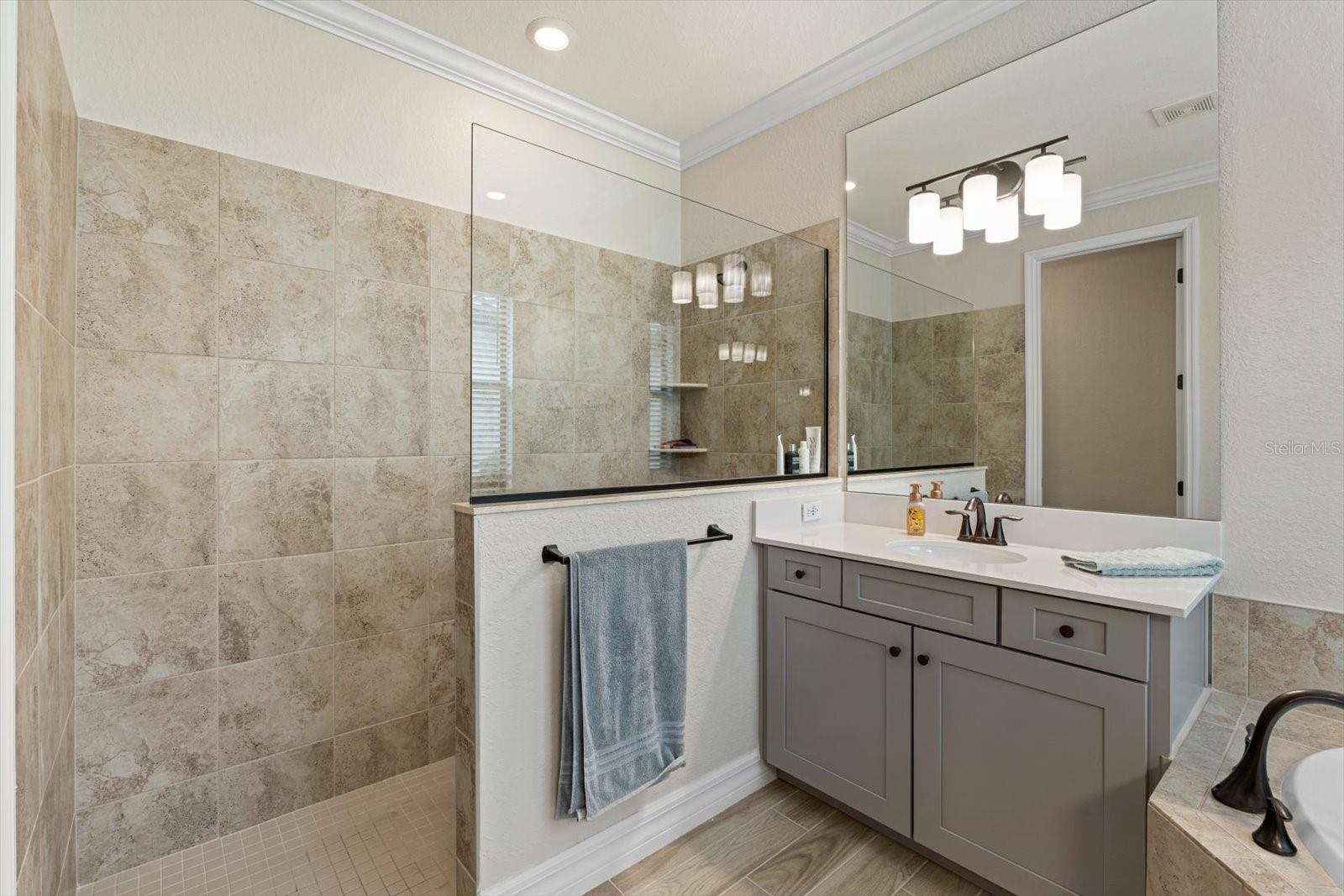 Image 18 of 38 For 5705 Cheech Glen