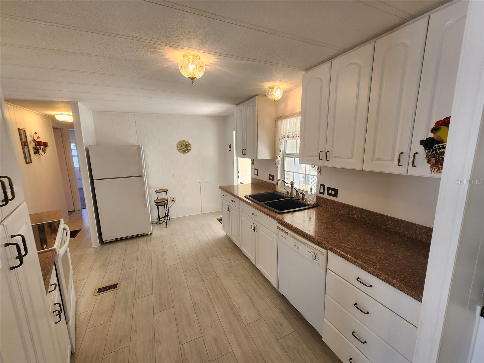 Image 7 of 31 For 808 53rd Avenue E 9