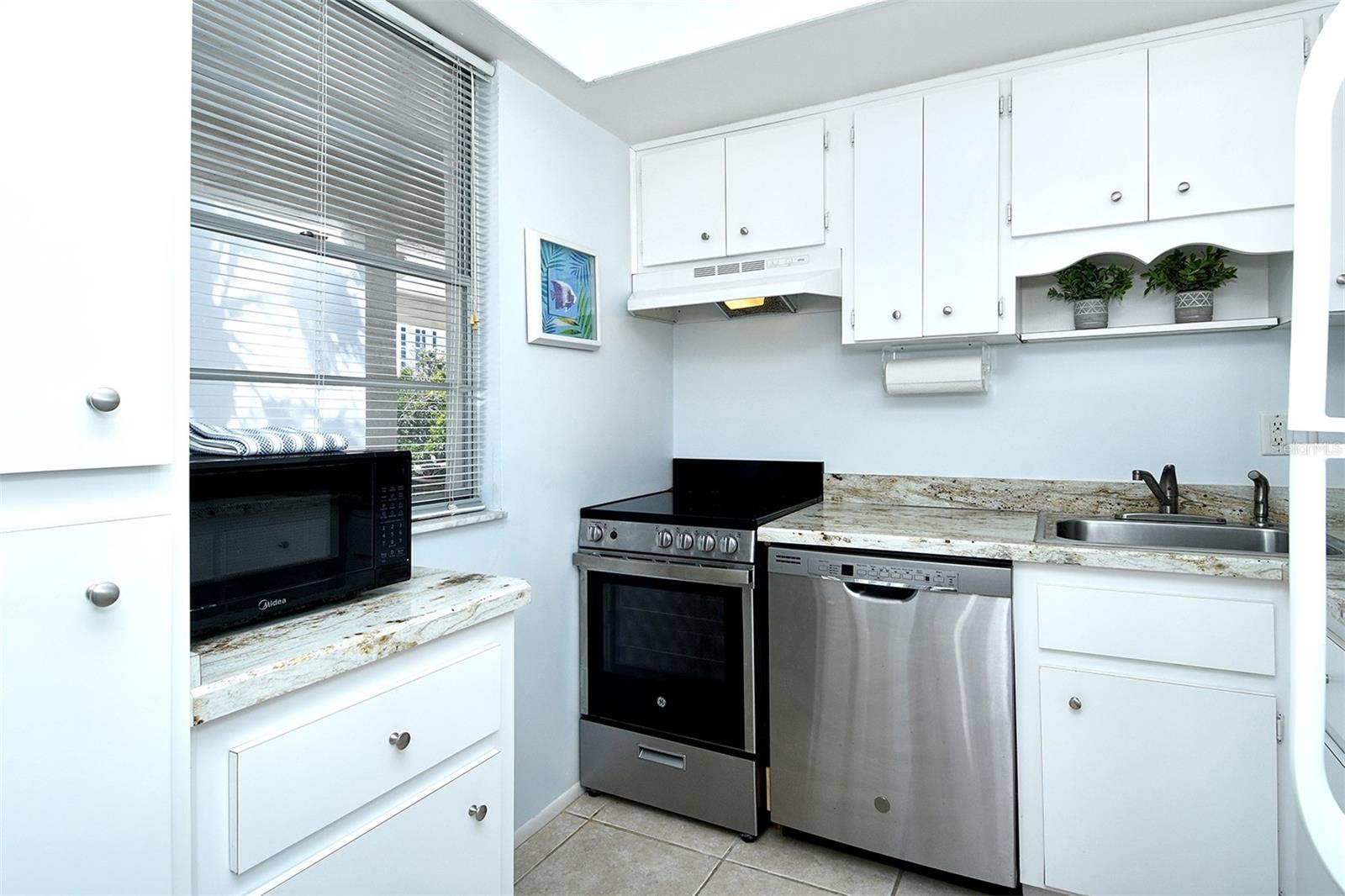 Image 15 of 48 For 4350 Chatham Drive 205