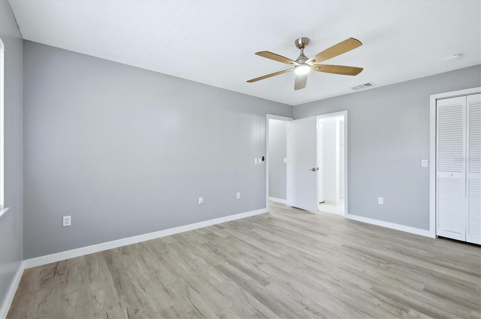 Image 12 of 22 For 5651 Gardens Drive 5651