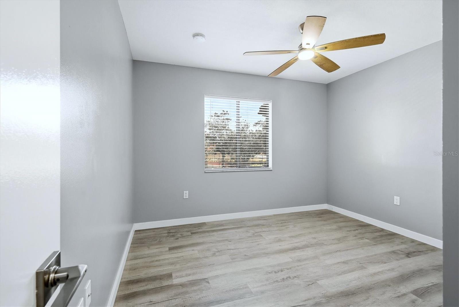 Image 16 of 22 For 5651 Gardens Drive 5651